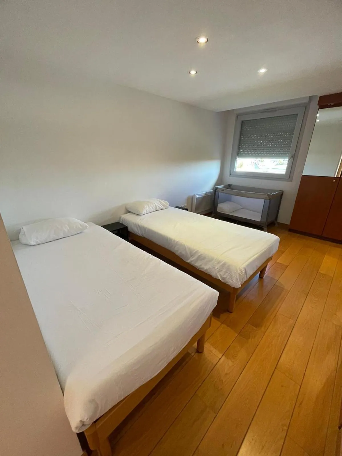 Photo of the whole room, Bed in ibis Styles Bethune Bruay la Buissière