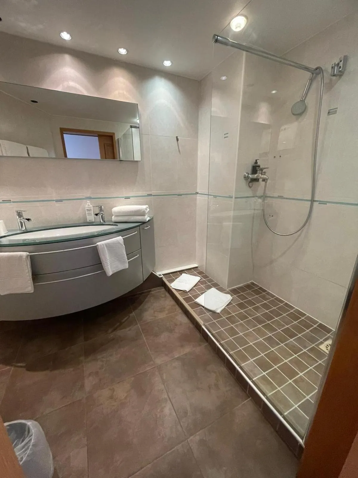 Bathroom in ibis Styles Bethune Bruay la Buissière