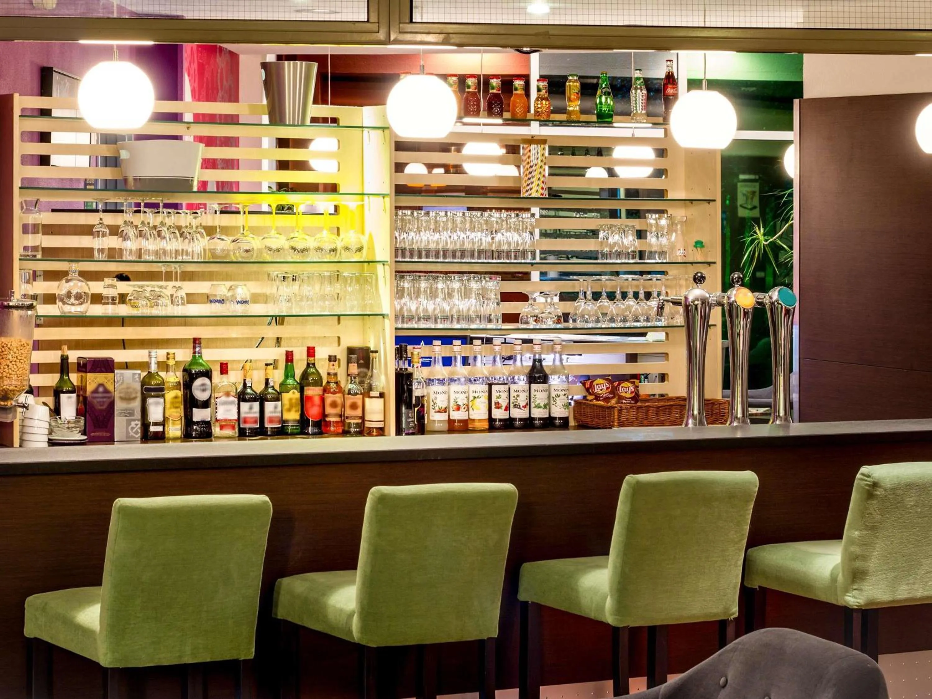 Lounge or bar in ibis Styles Bethune Bruay la Buissière