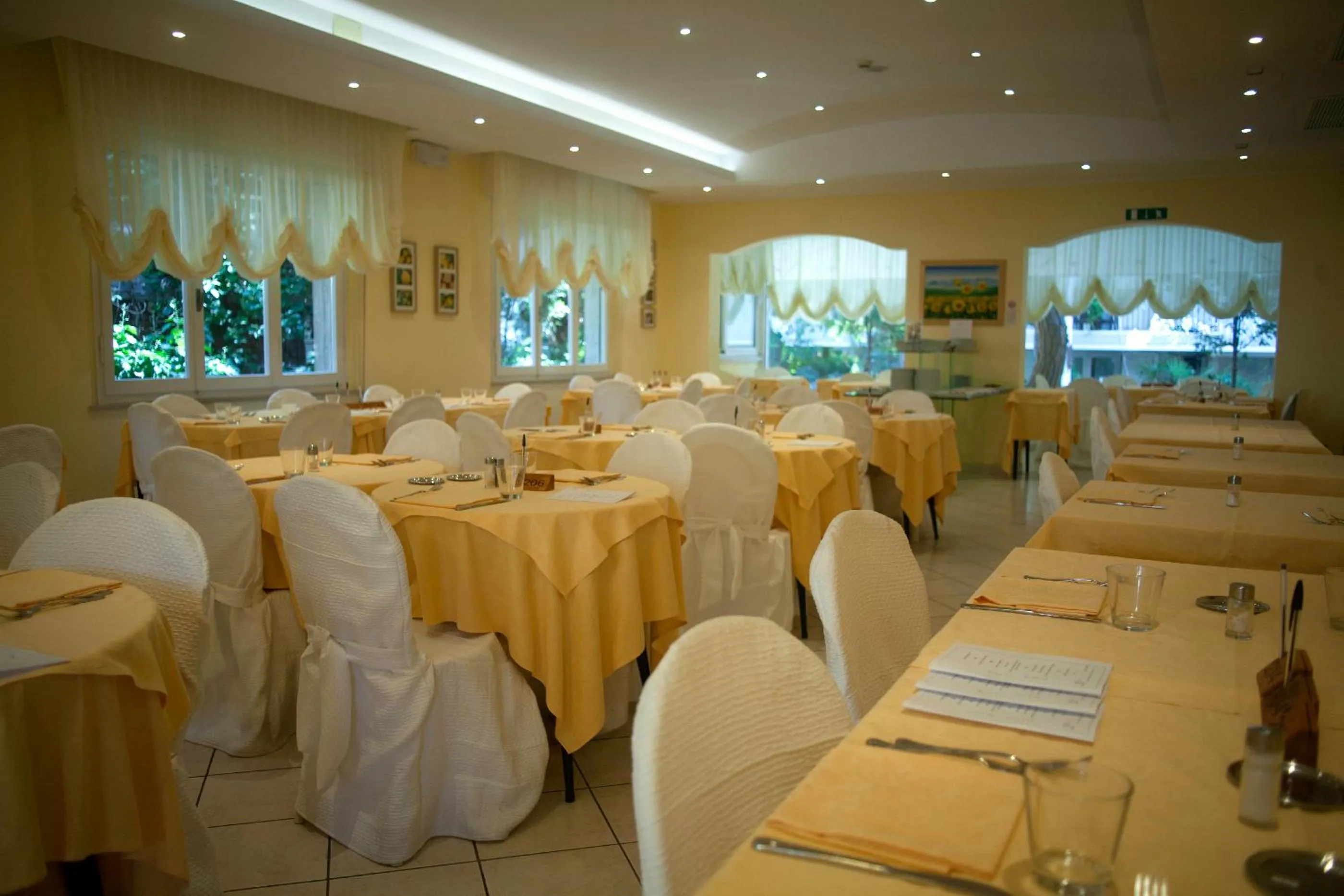 Restaurant/places to eat in Hotel Cannes - in pieno centro