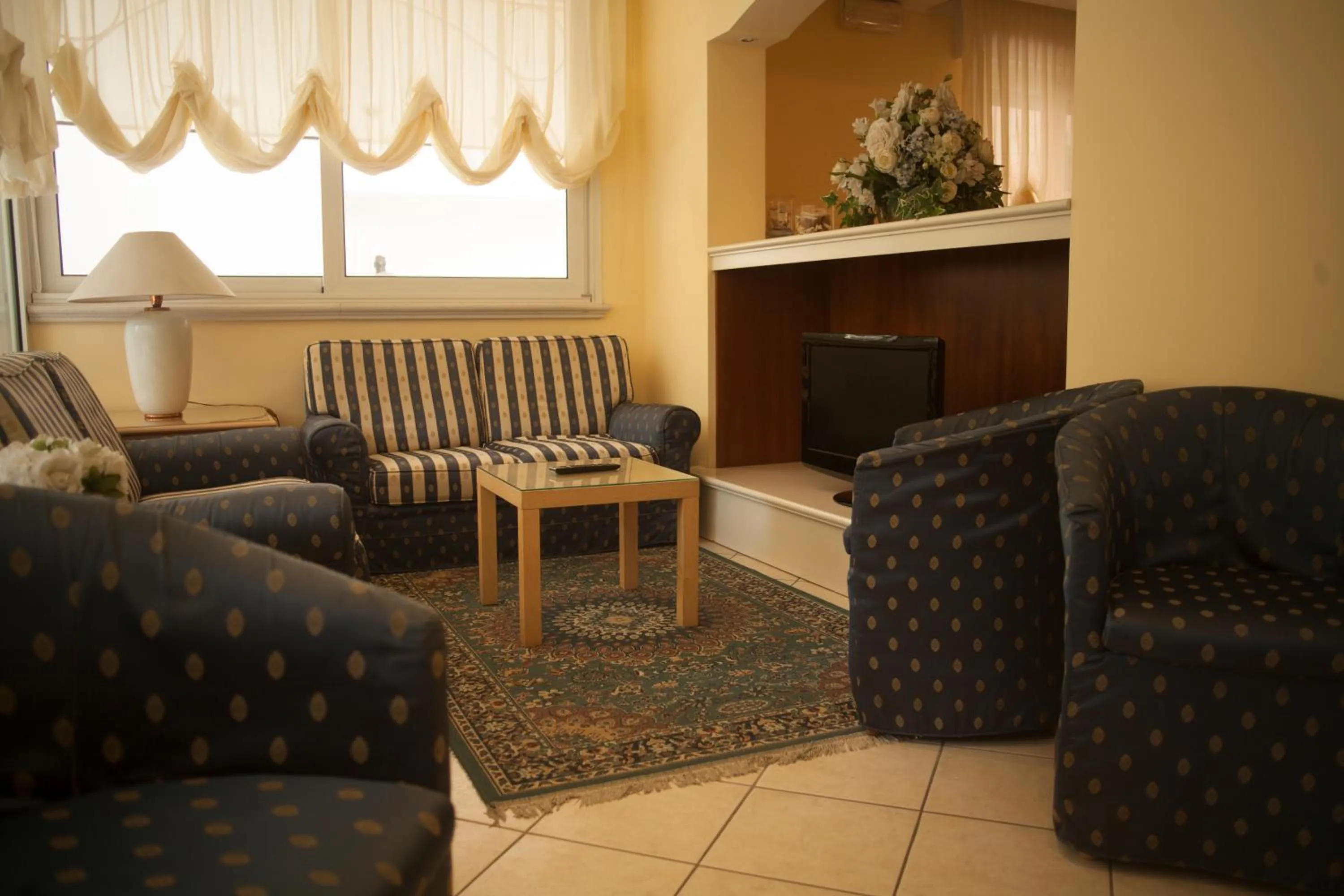 Communal lounge/ TV room in Hotel Cannes - in pieno centro