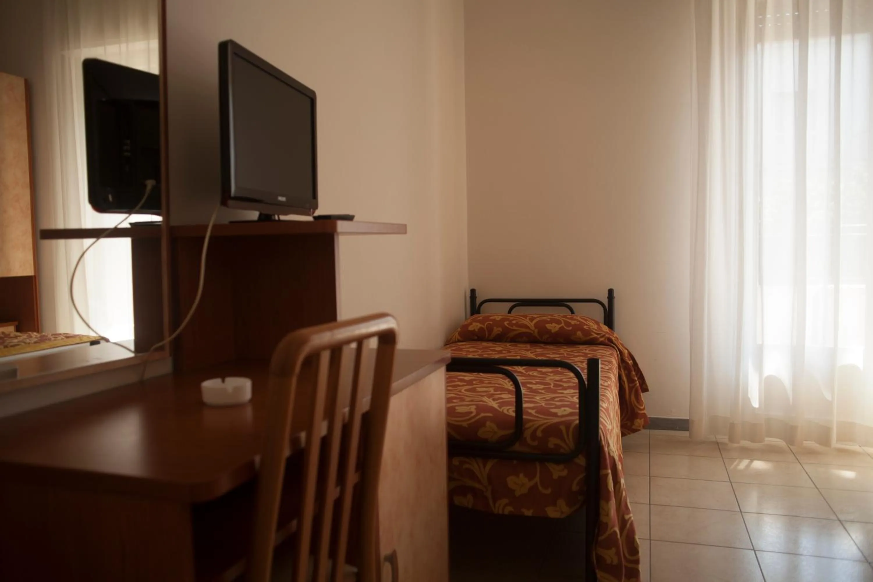 Decorative detail, Bed in Hotel Cannes - in pieno centro
