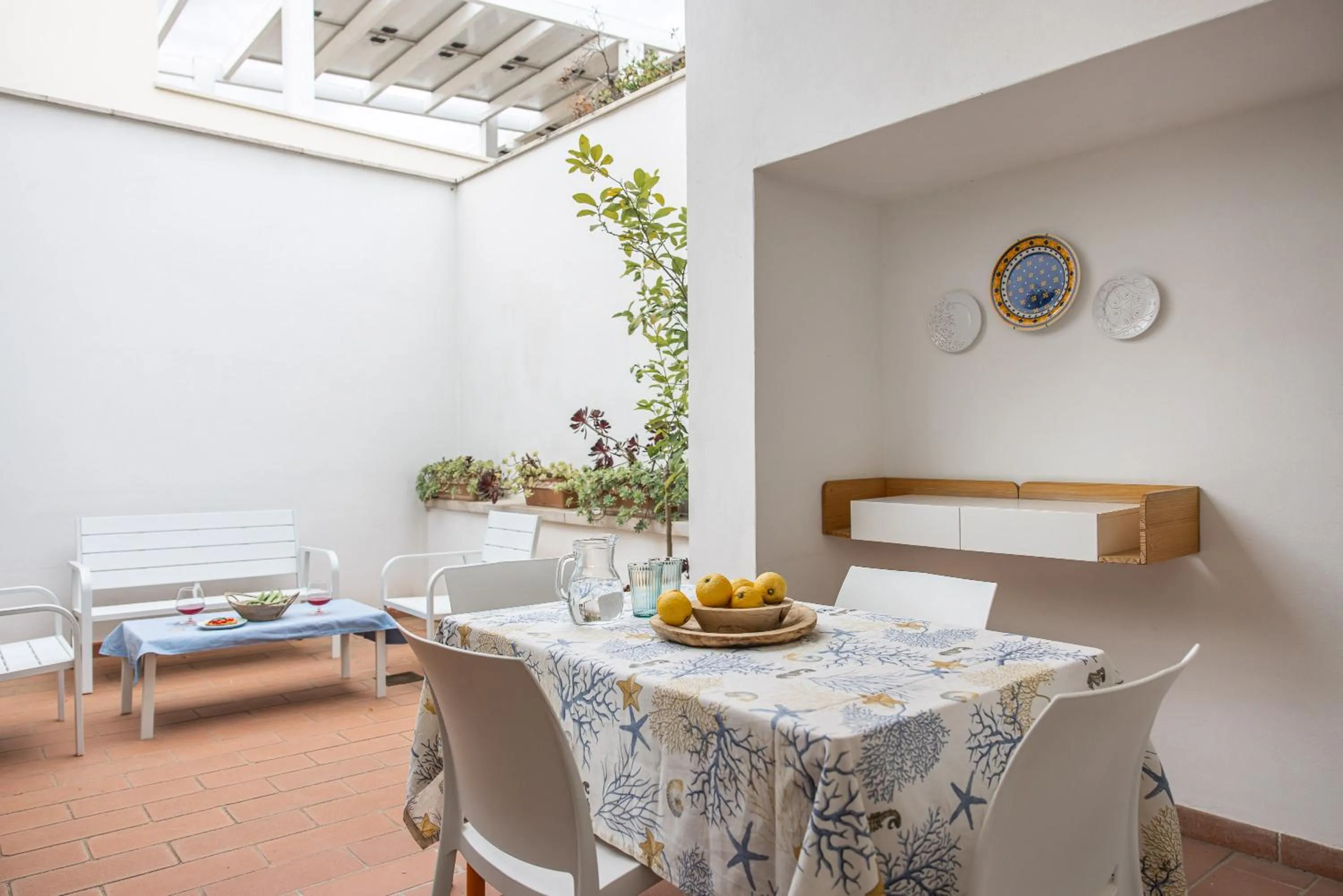 Patio in MandorleOlio