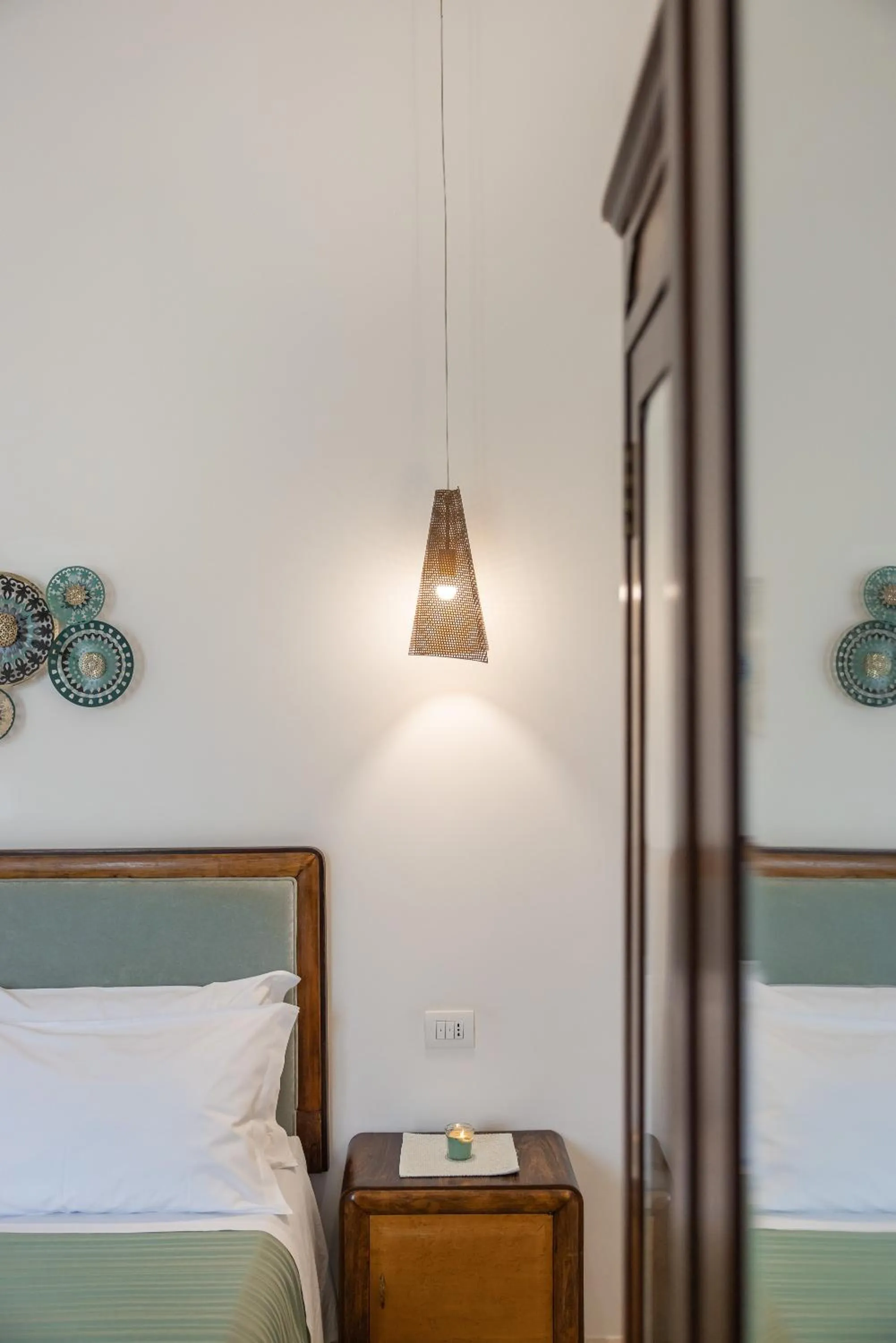 Photo of the whole room, Bed in MandorleOlio