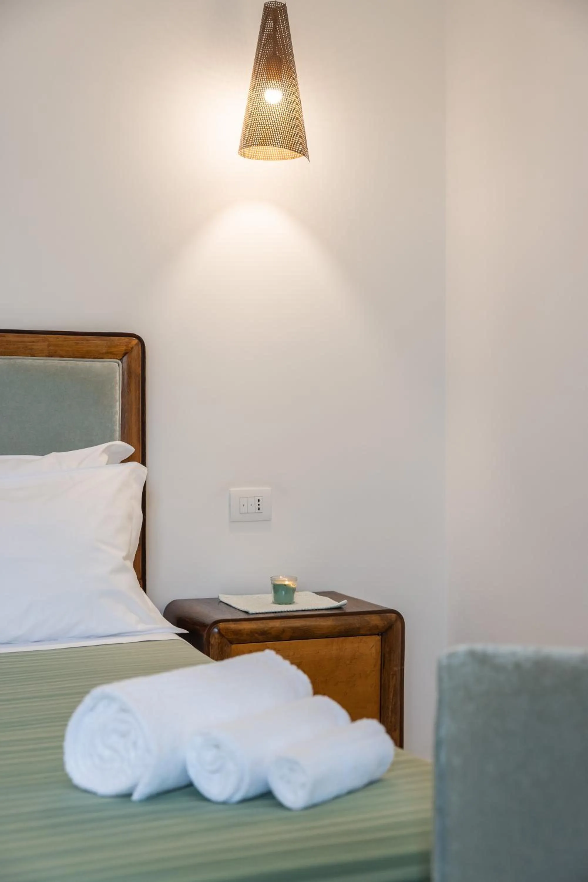 Photo of the whole room, Bed in MandorleOlio