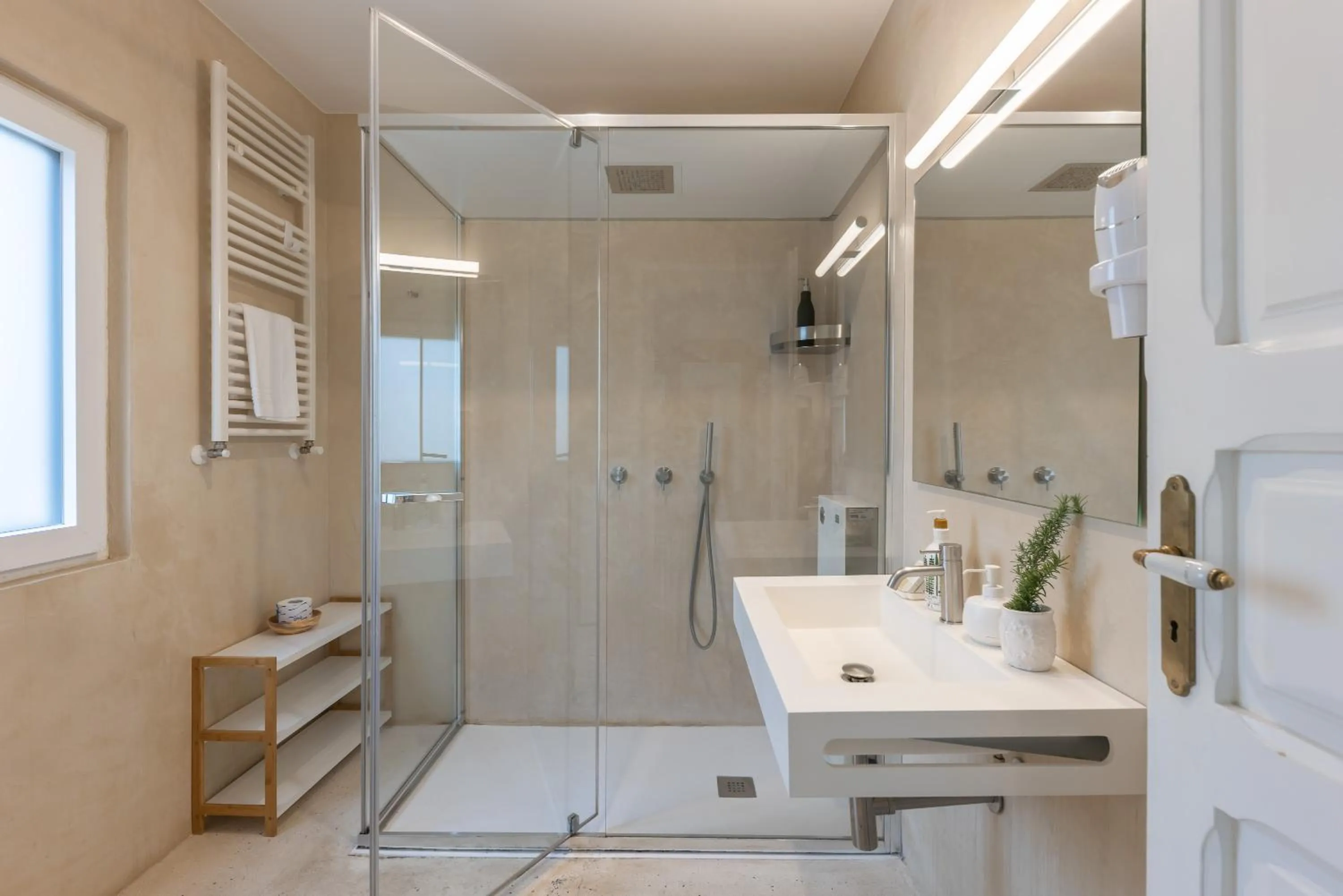 Shower in MandorleOlio