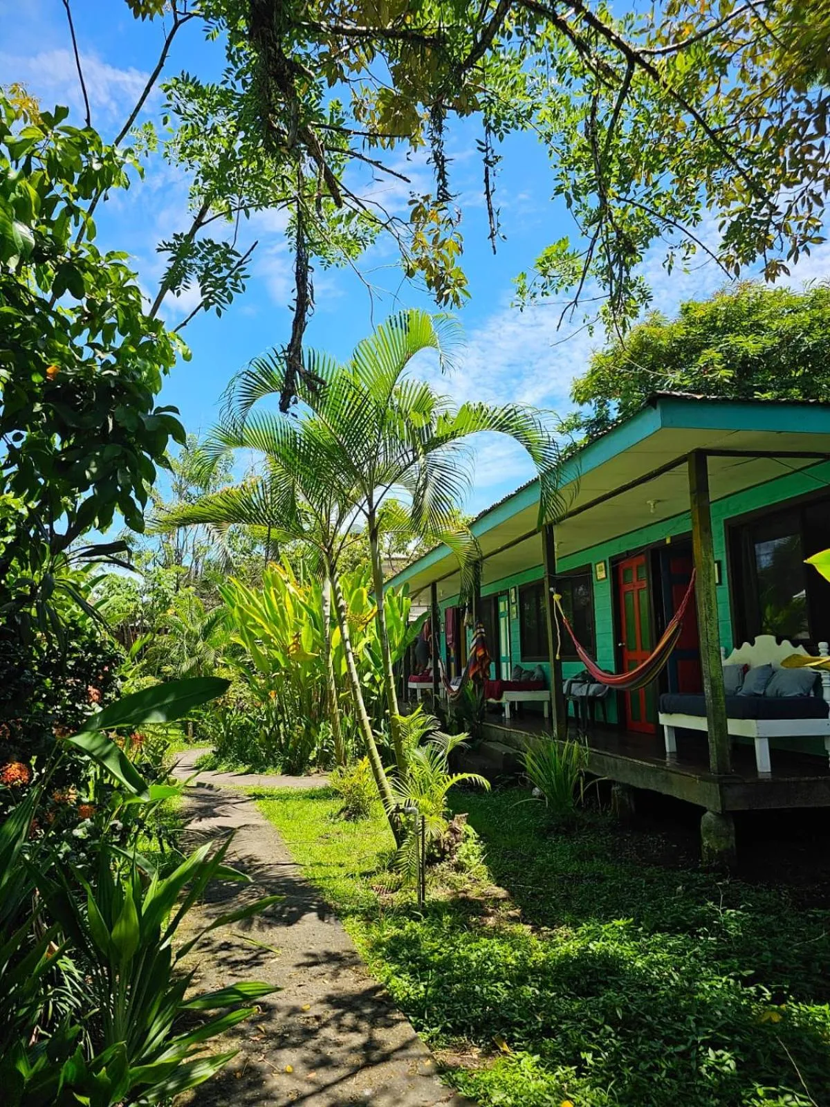 Garden view in Cabinas Tortuguero
