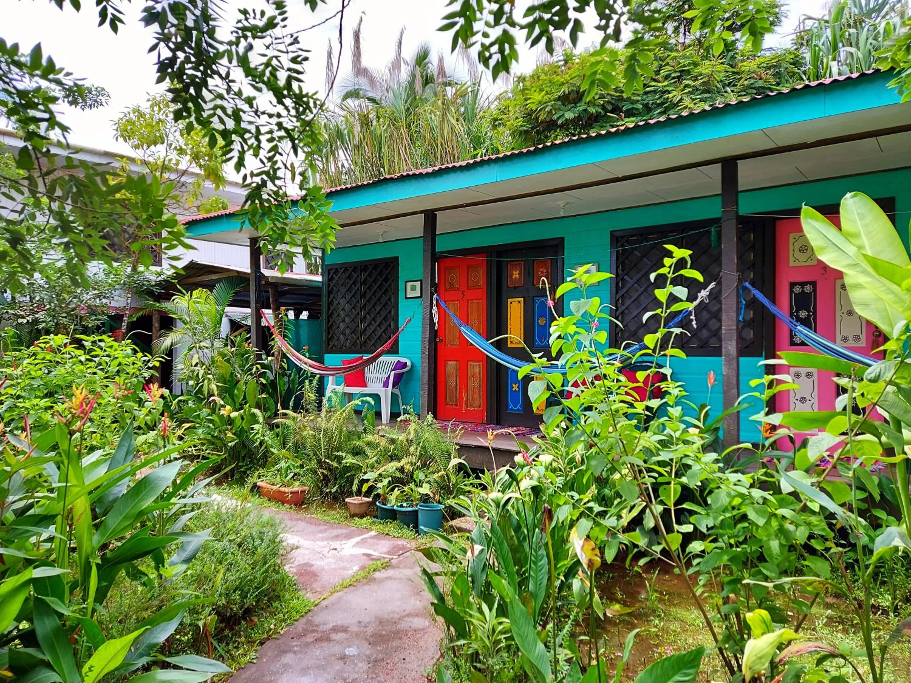 Facade/entrance in Cabinas Tortuguero