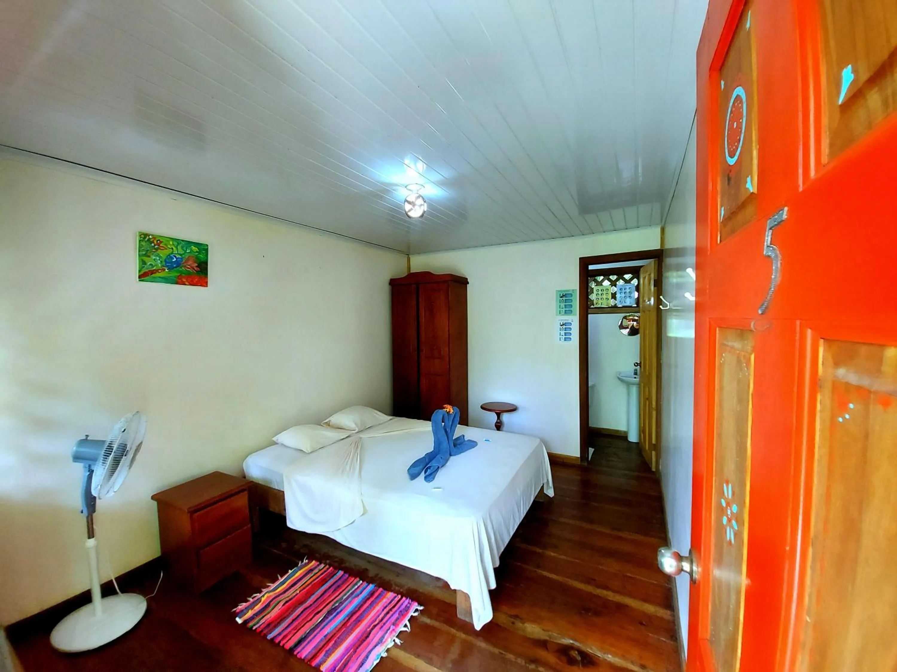 Photo of the whole room, Bed in Cabinas Tortuguero