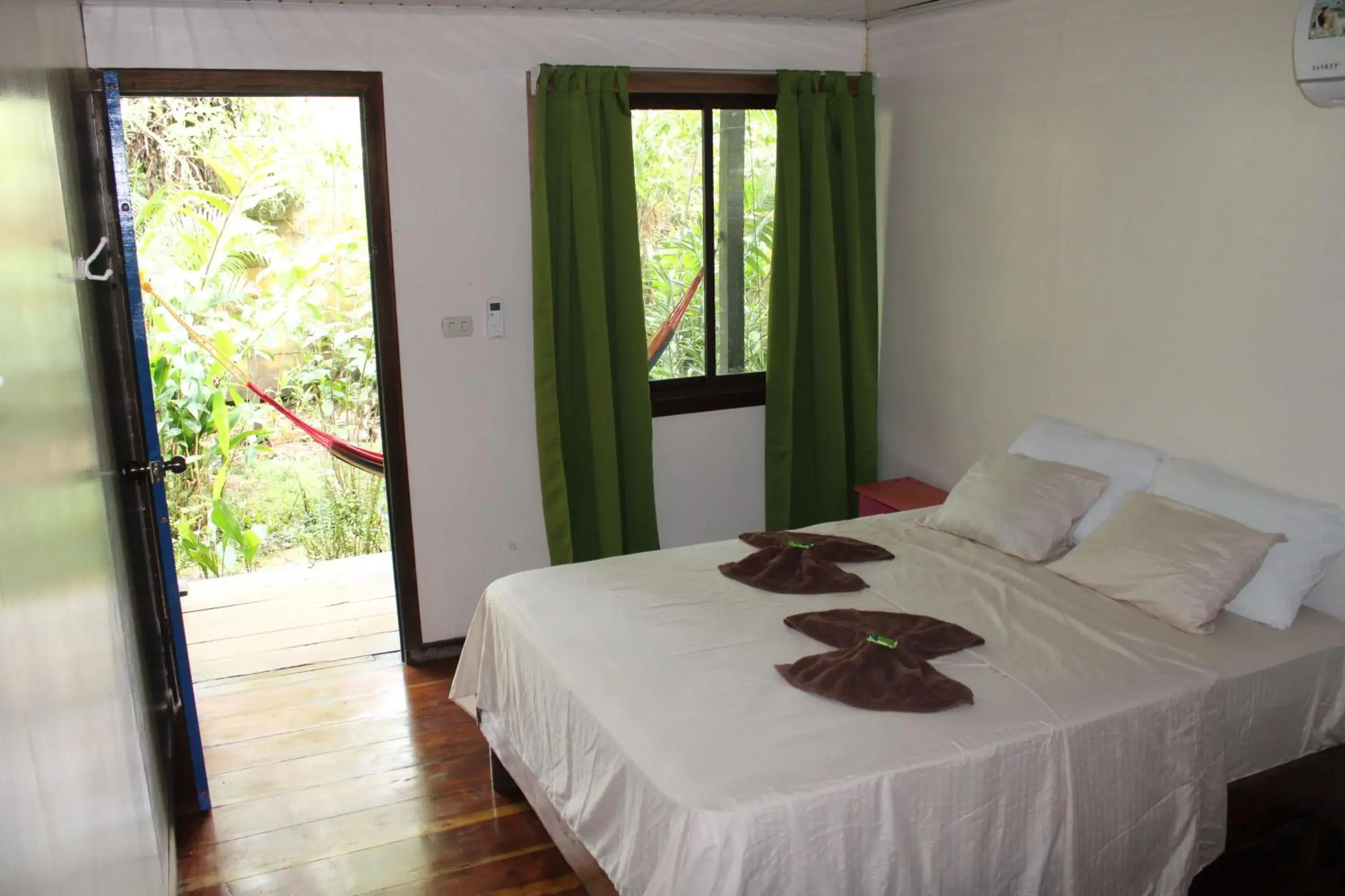 Double or Twin Room with Private Bathroom in Cabinas Tortuguero Double or Twin Room with Private Bathroom in Cabinas Tortuguero