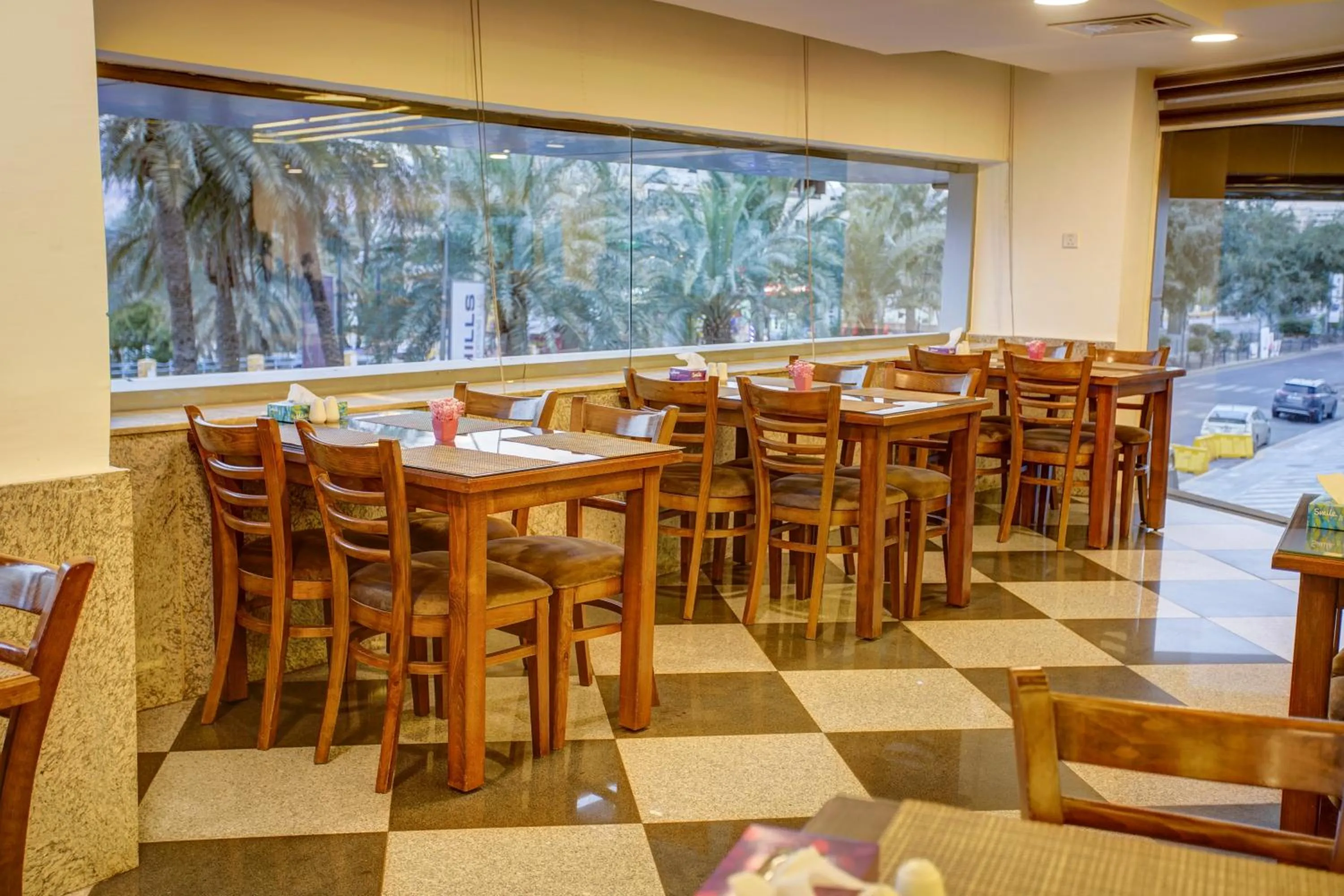 Restaurant/places to eat in Nairoukh Hotel Aqaba