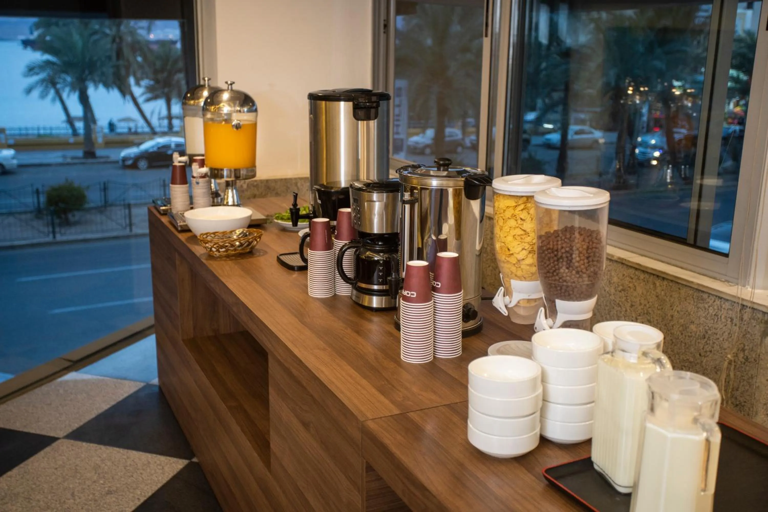 Restaurant/places to eat in Nairoukh Hotel Aqaba