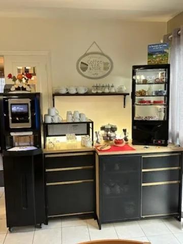 Buffet breakfast in Contact hôtel - Hôtel Les Bleuets & SPA