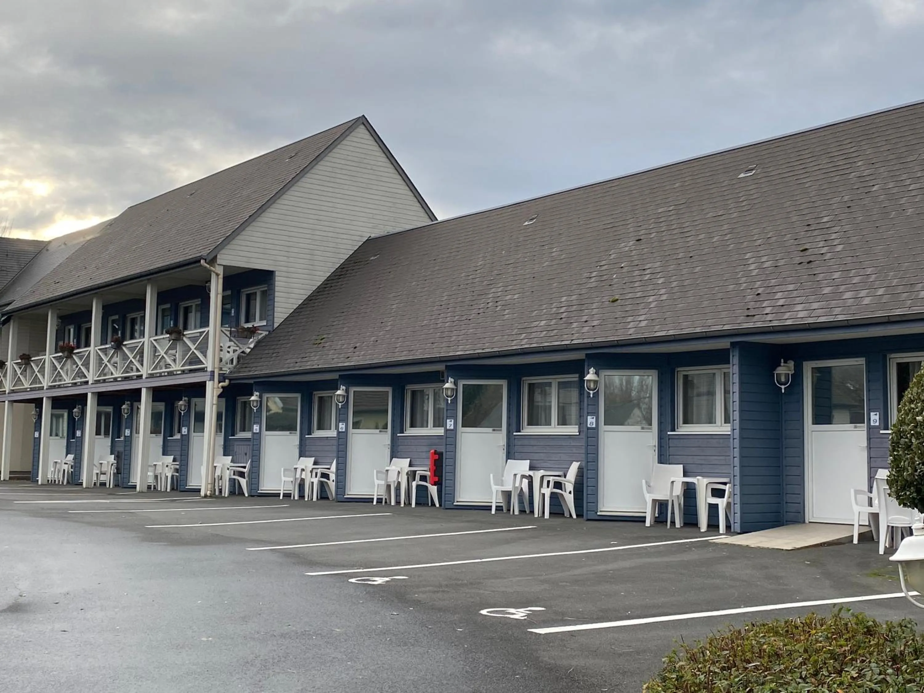 Property building in Contact hôtel - Hôtel Les Bleuets & SPA