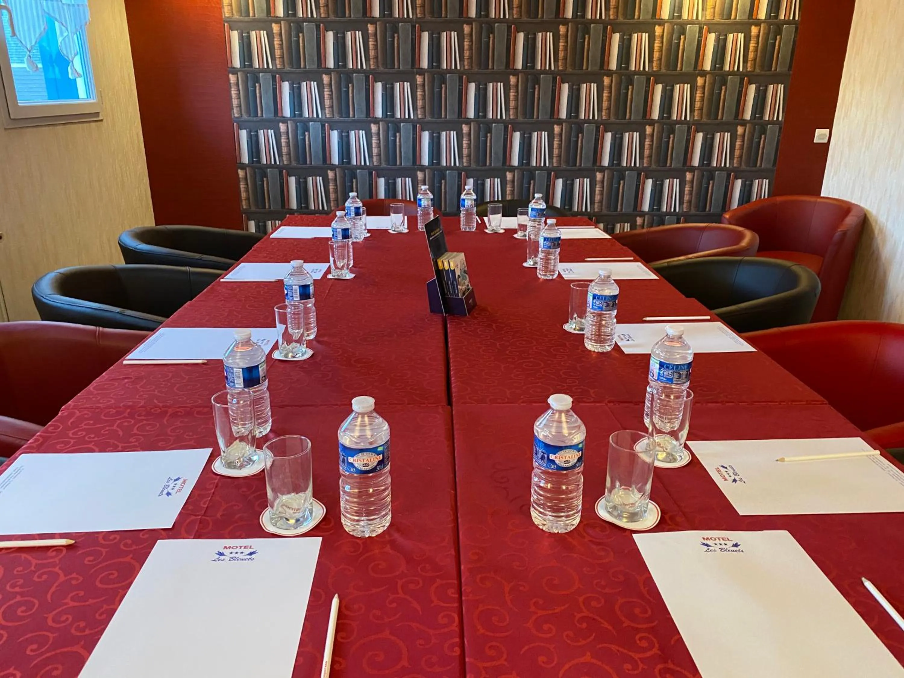 Business facilities in Contact hôtel - Hôtel Les Bleuets & SPA