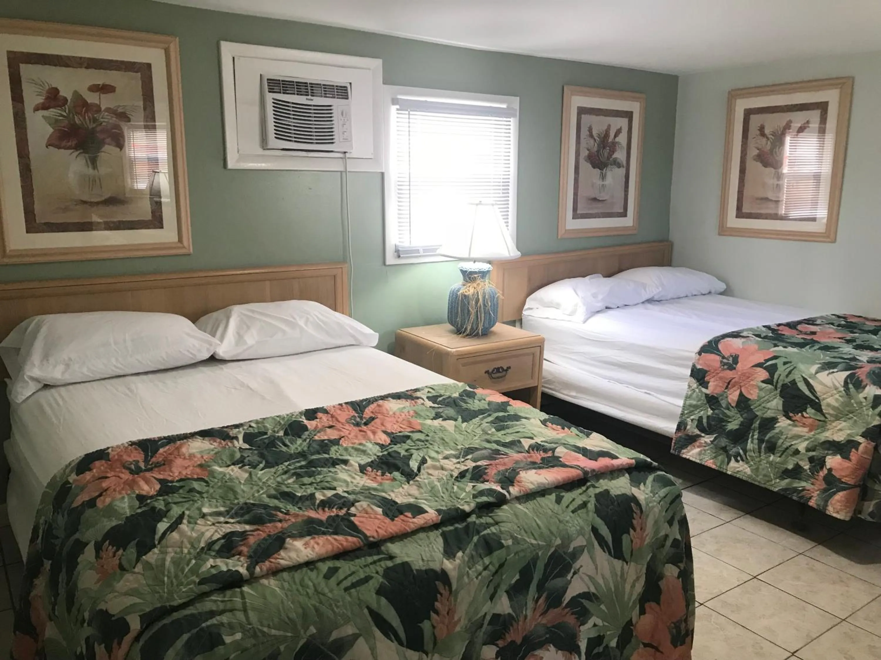 Bedroom, Bed in Mallard Apartments