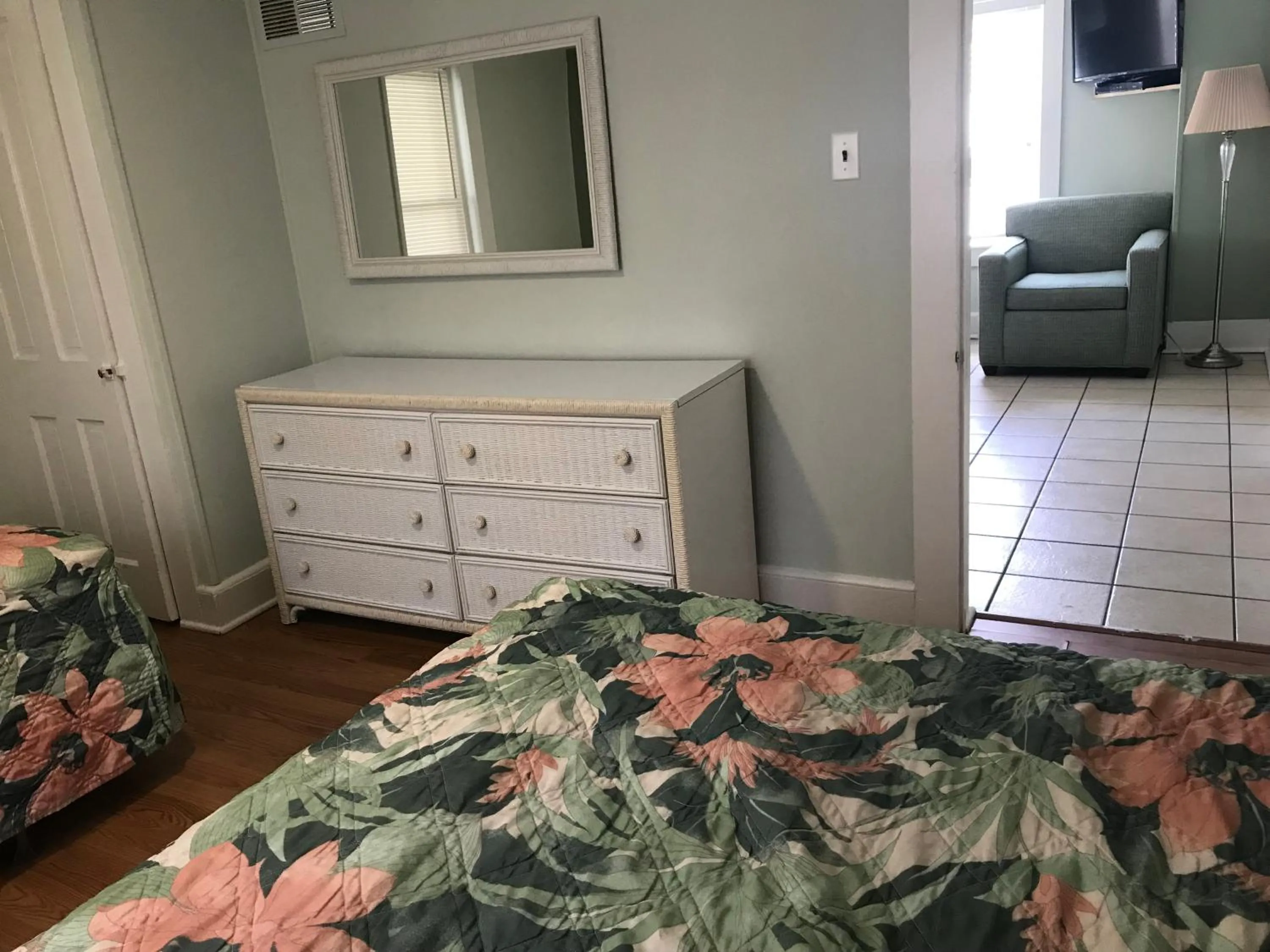 Bedroom, Bed in Mallard Apartments