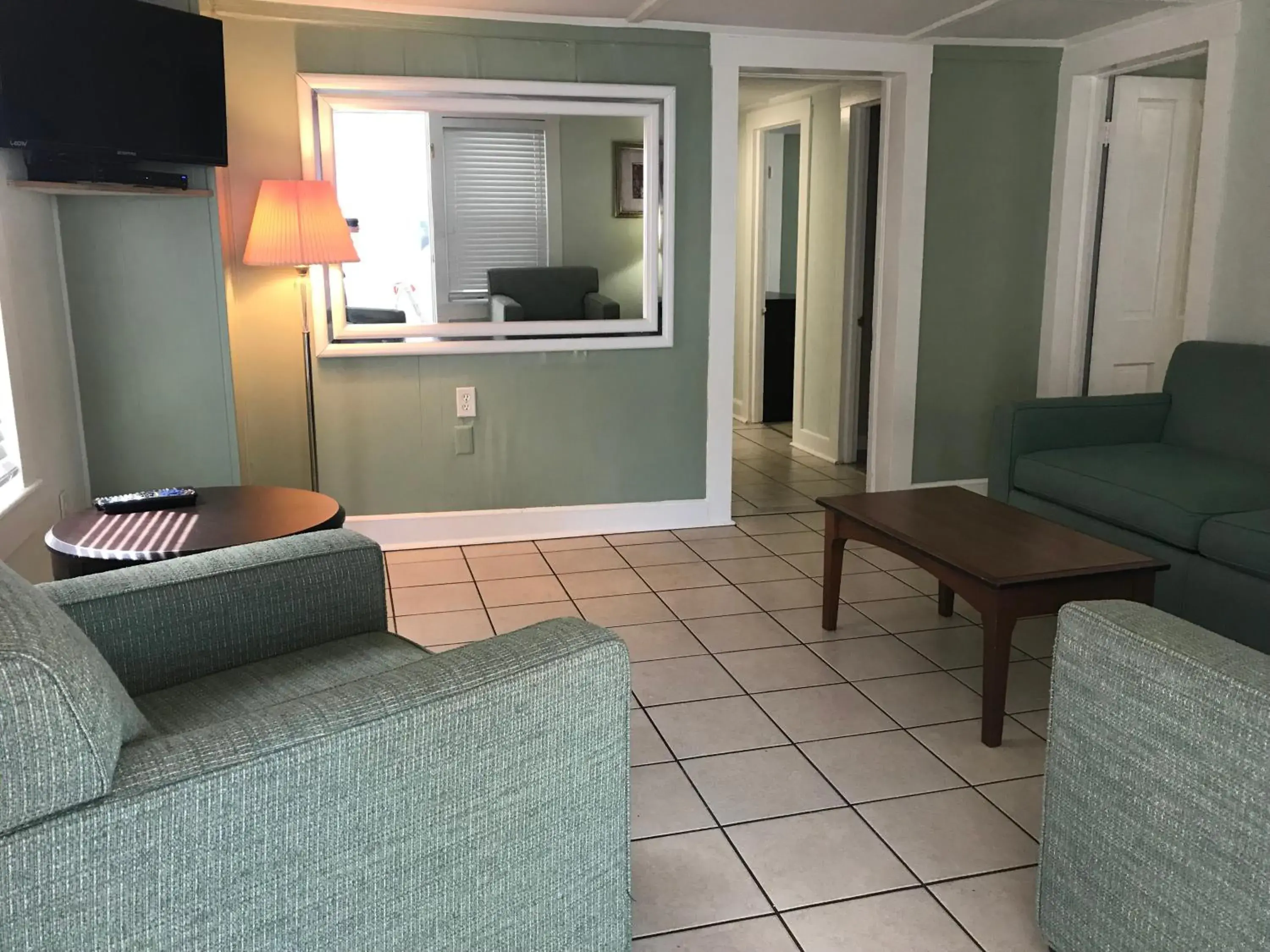 Three-Bedroom Apartment in Mallard Apartments Three-Bedroom Apartment in Mallard Apartments