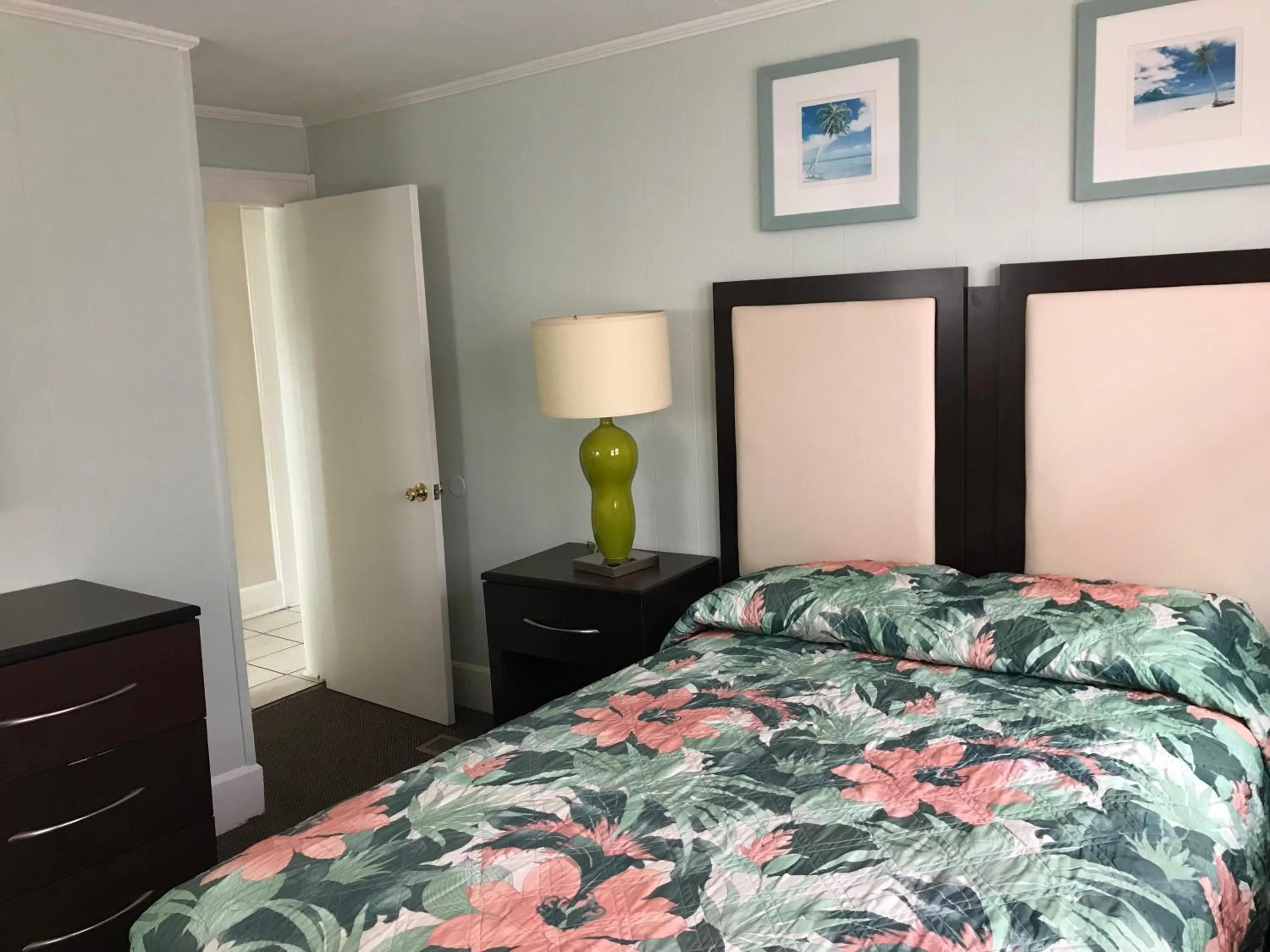 Bedroom, Bed in Mallard Apartments