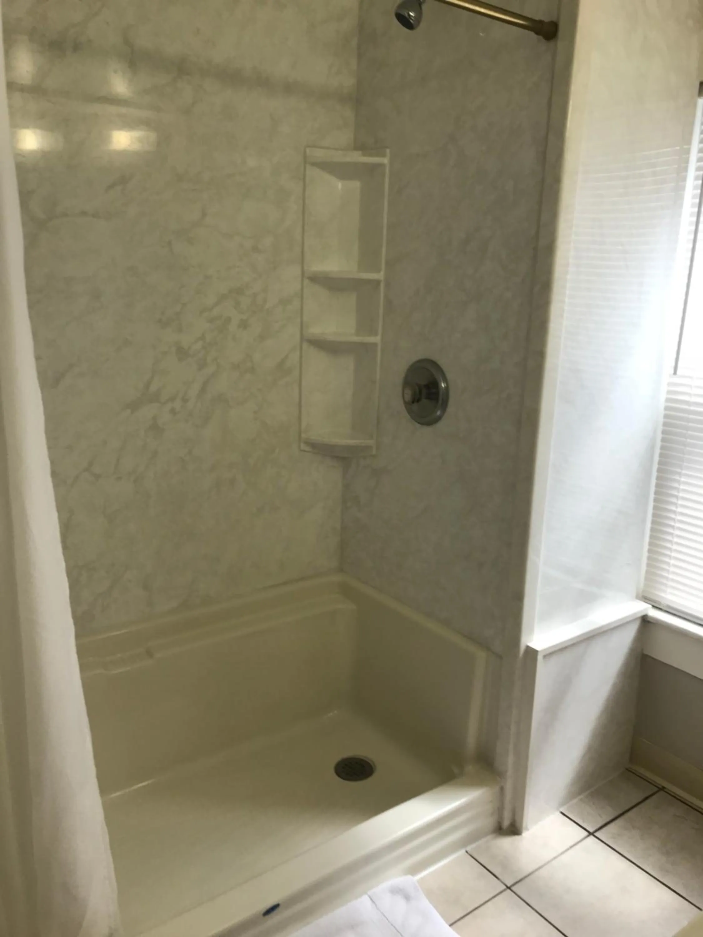 Shower in Mallard Apartments