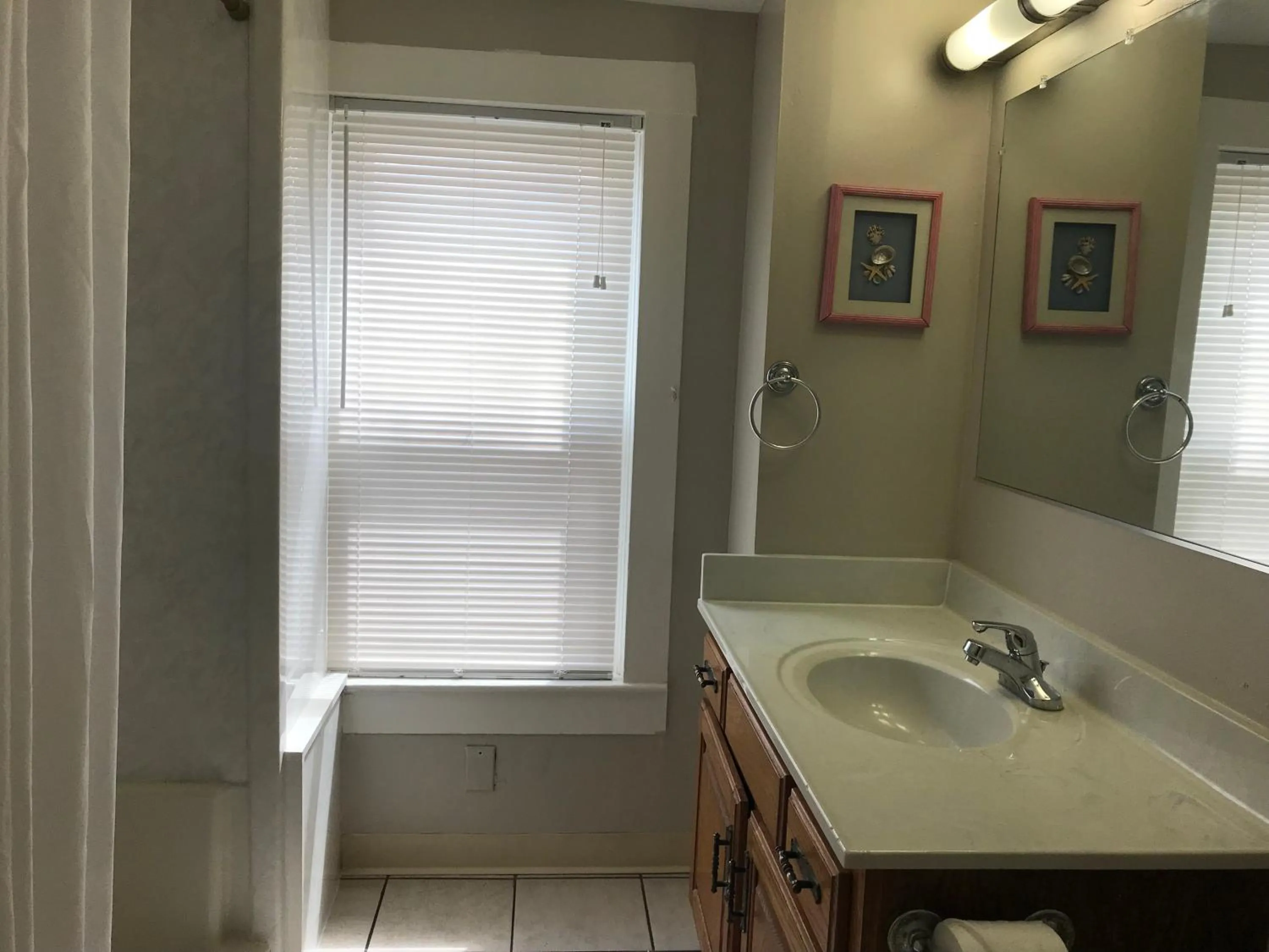 Bathroom in Mallard Apartments