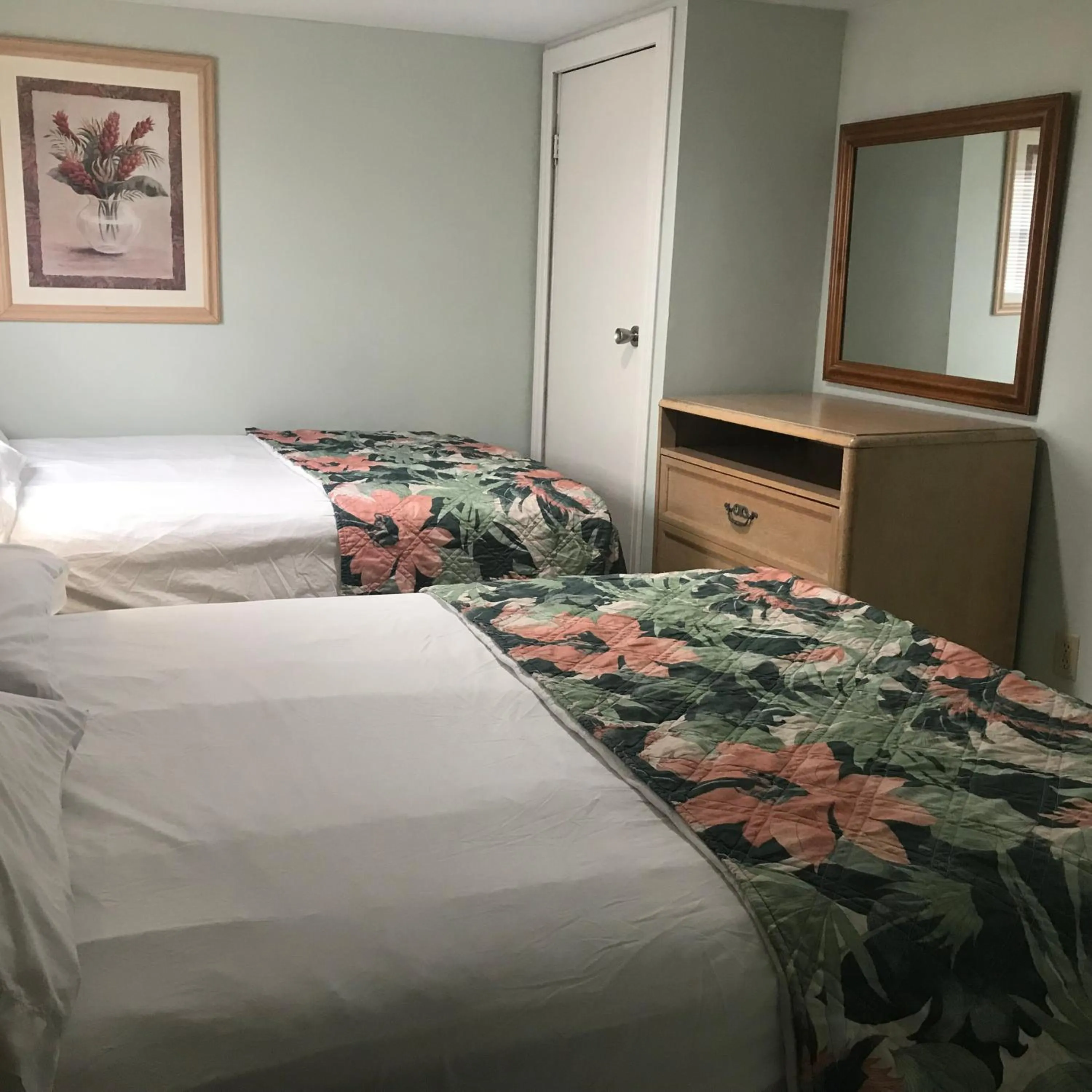 Bedroom, Bed in Mallard Apartments