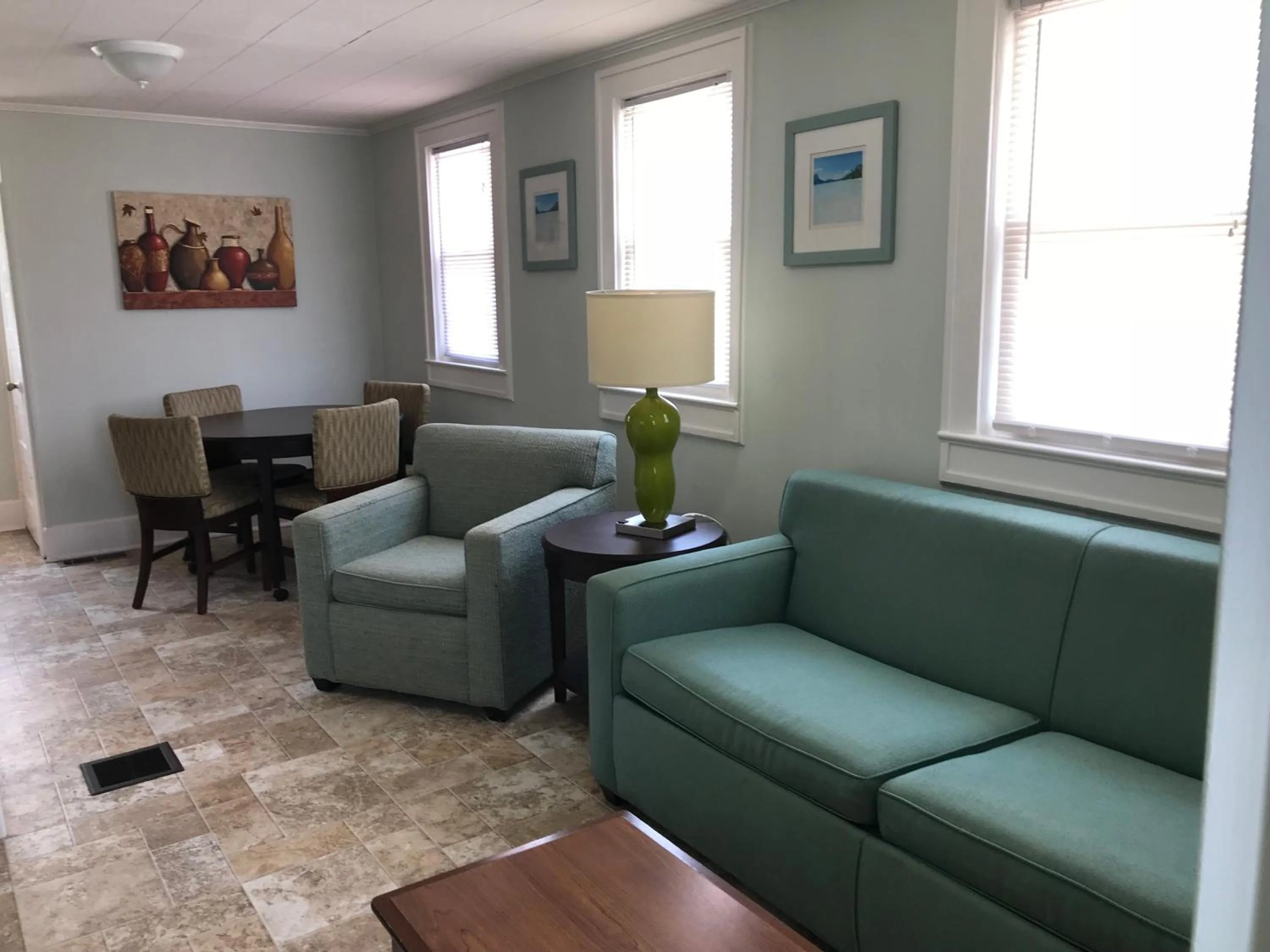 Coffee/tea facilities in Mallard Apartments