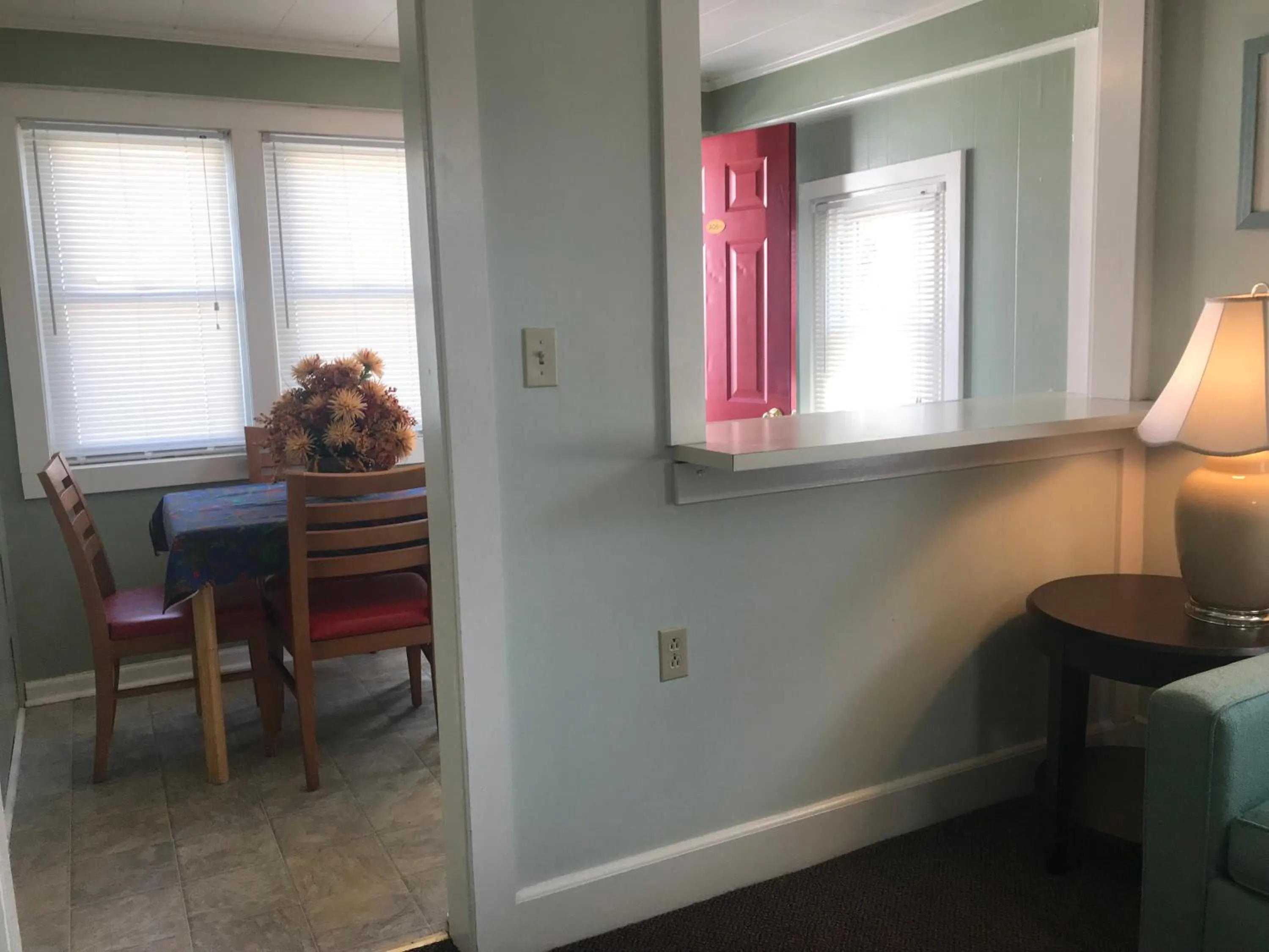 Dining area in Mallard Apartments