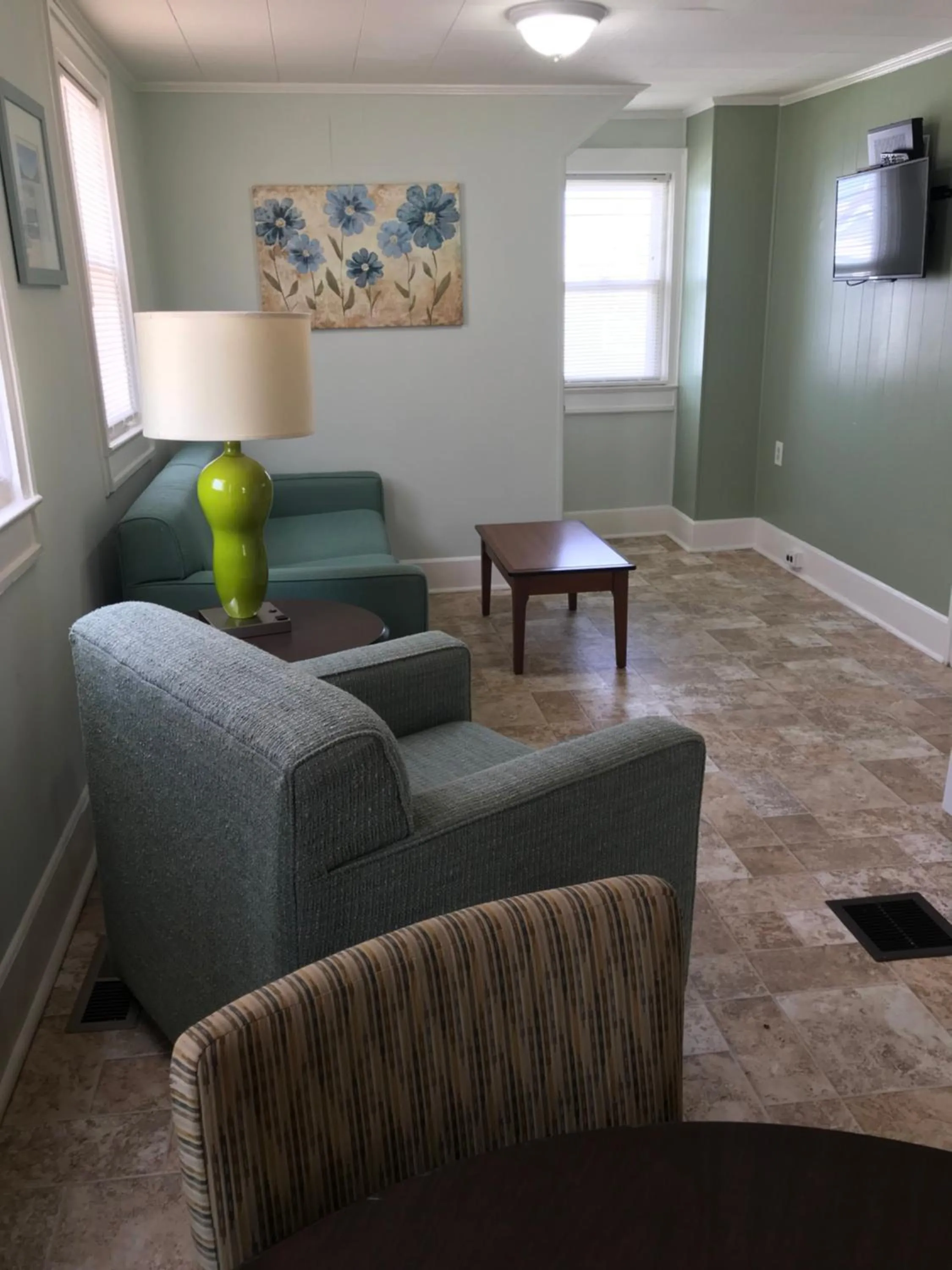 Seating area in Mallard Apartments