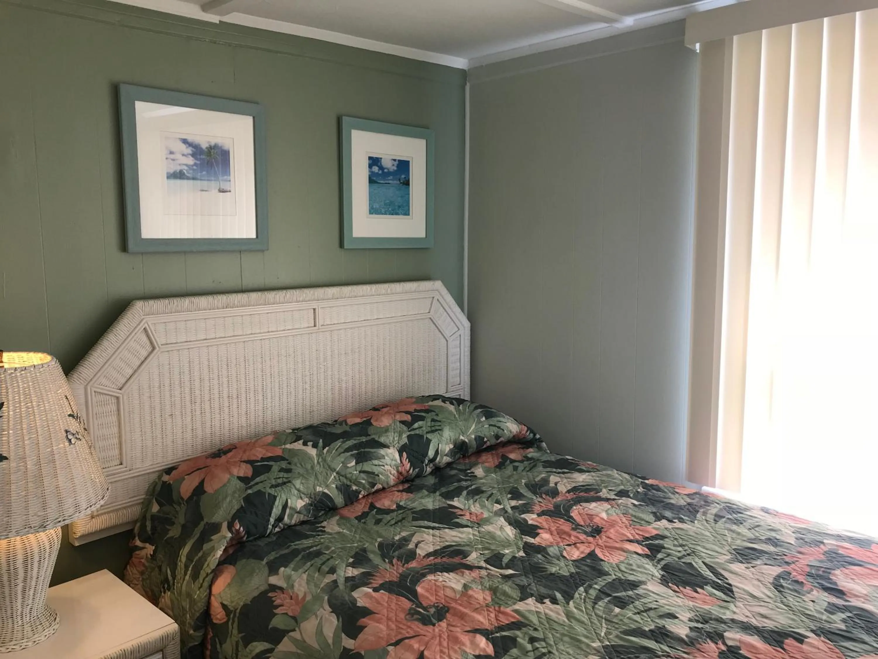 Bedroom, Bed in Mallard Apartments