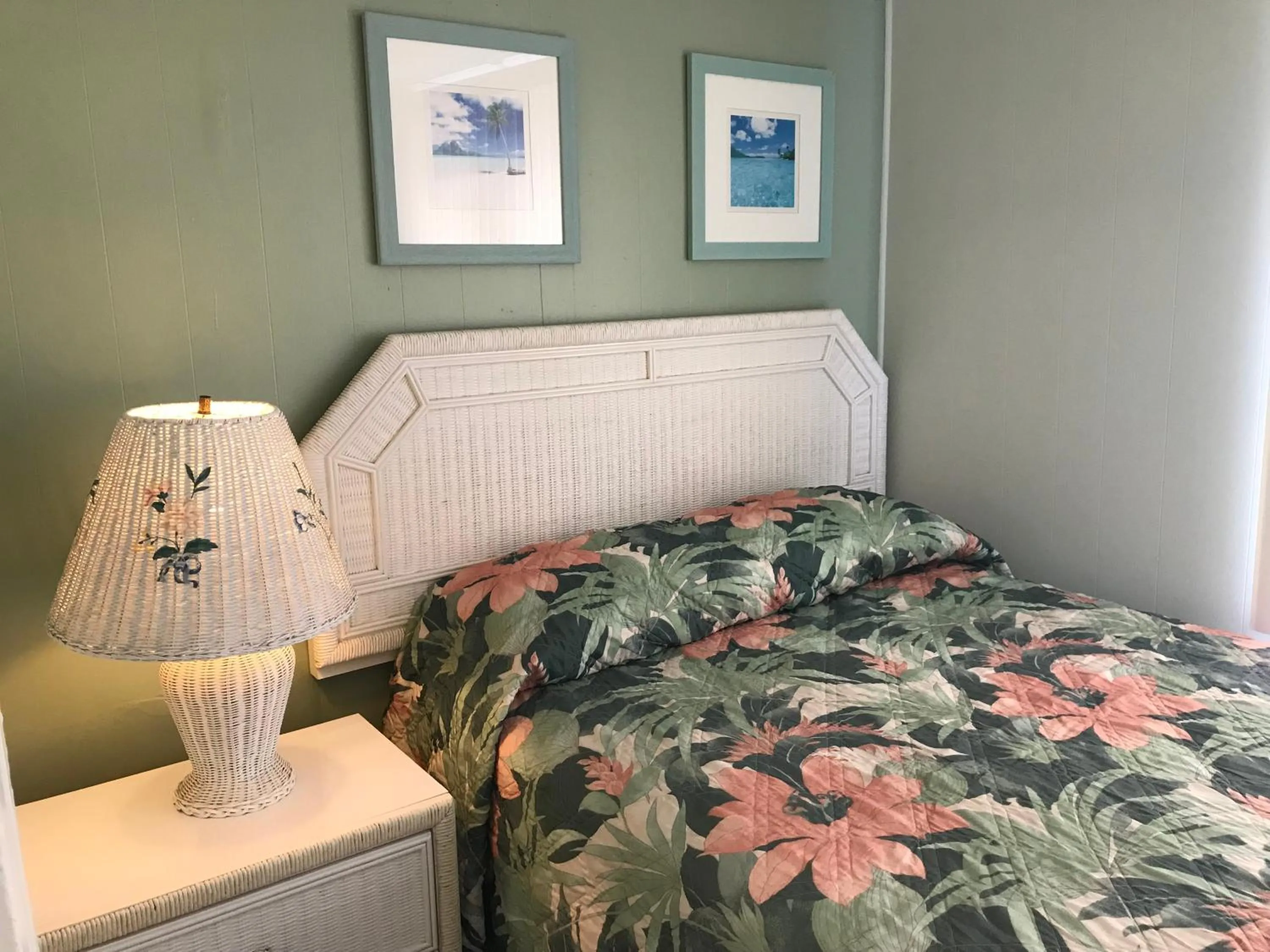 Bedroom, Bed in Mallard Apartments