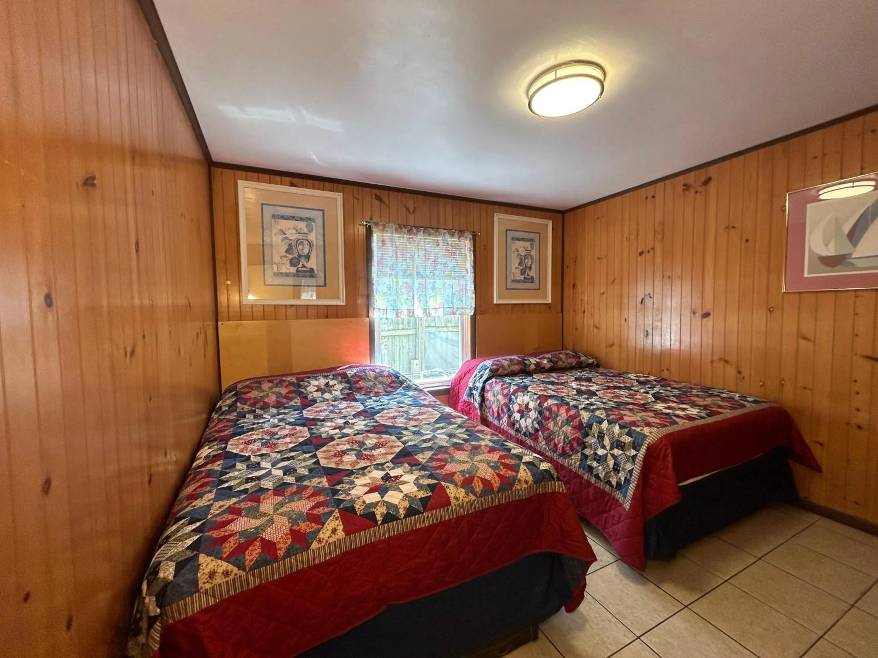 Photo of the whole room, Bed in Wilmington Terrace