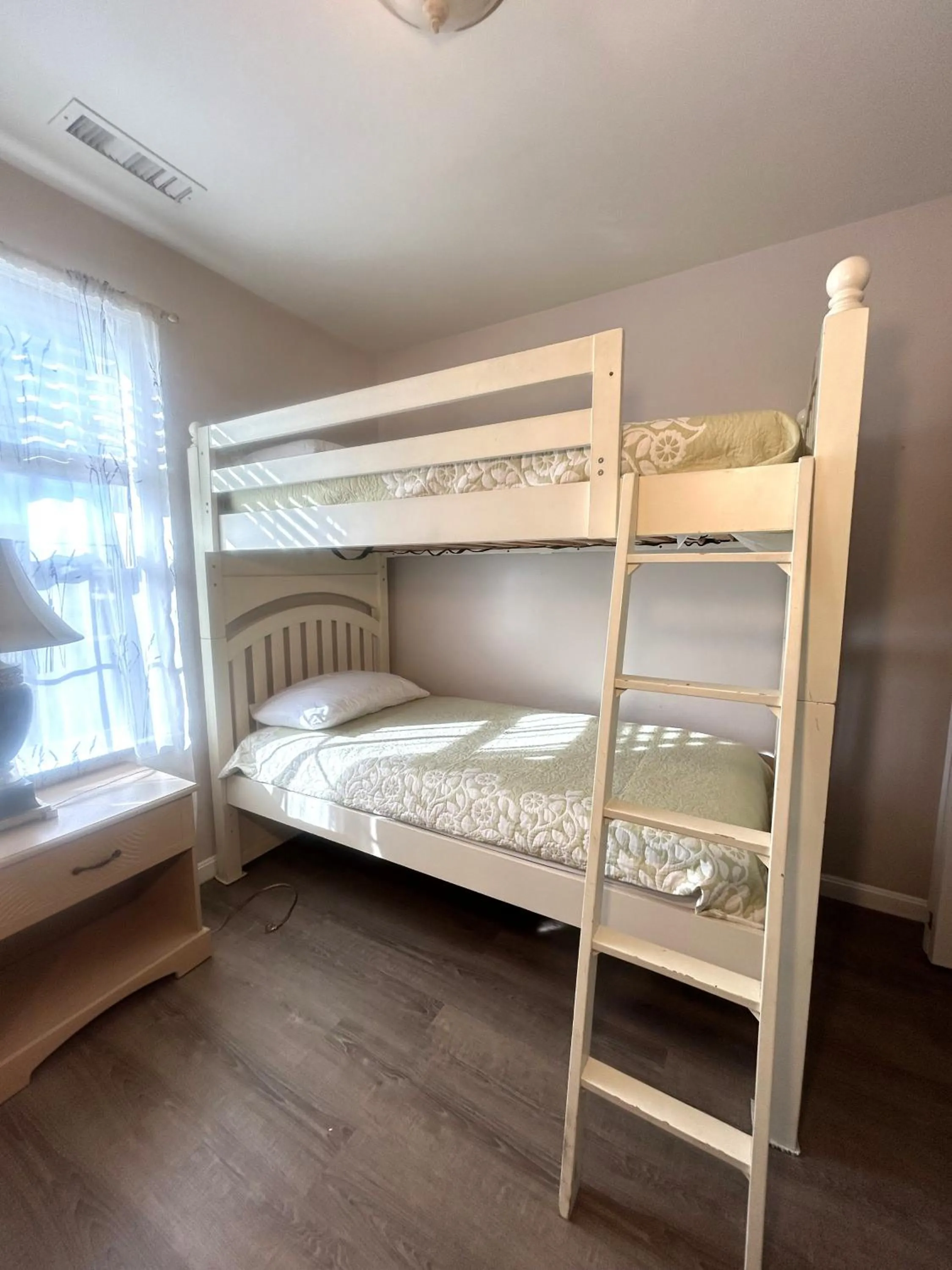 Bedroom, Bed in Wilmington Terrace