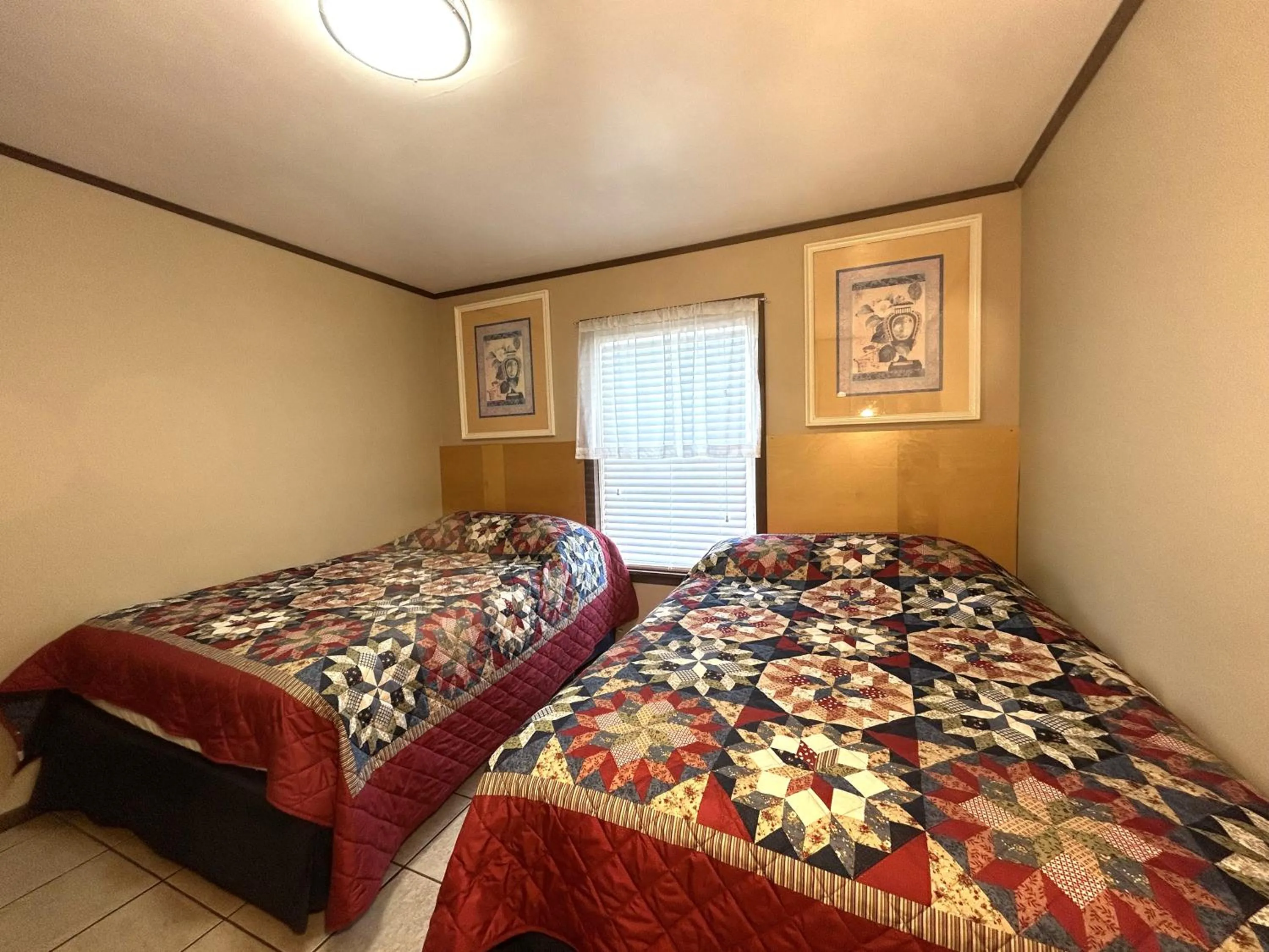 Photo of the whole room, Bed in Wilmington Terrace