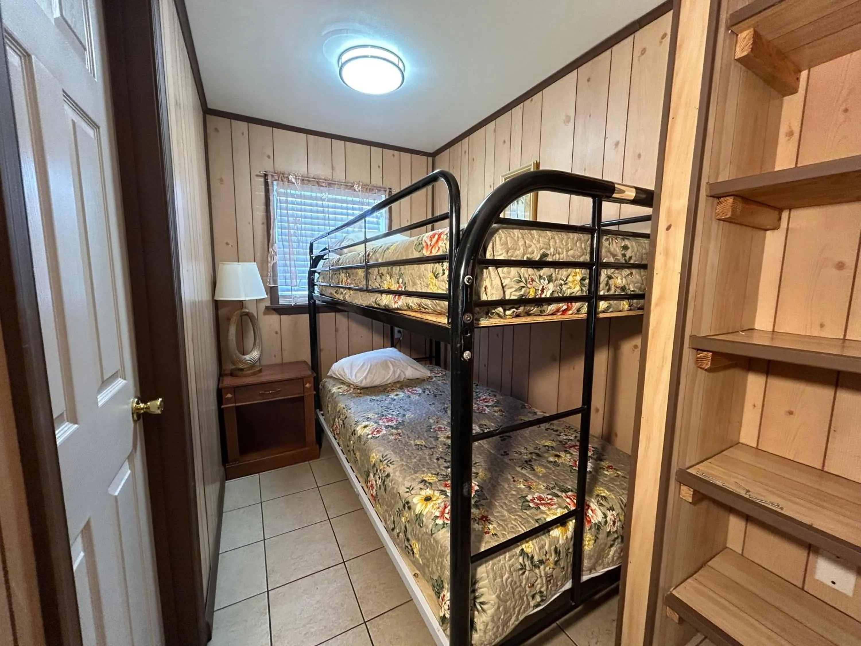 Bedroom, Bed in Wilmington Terrace