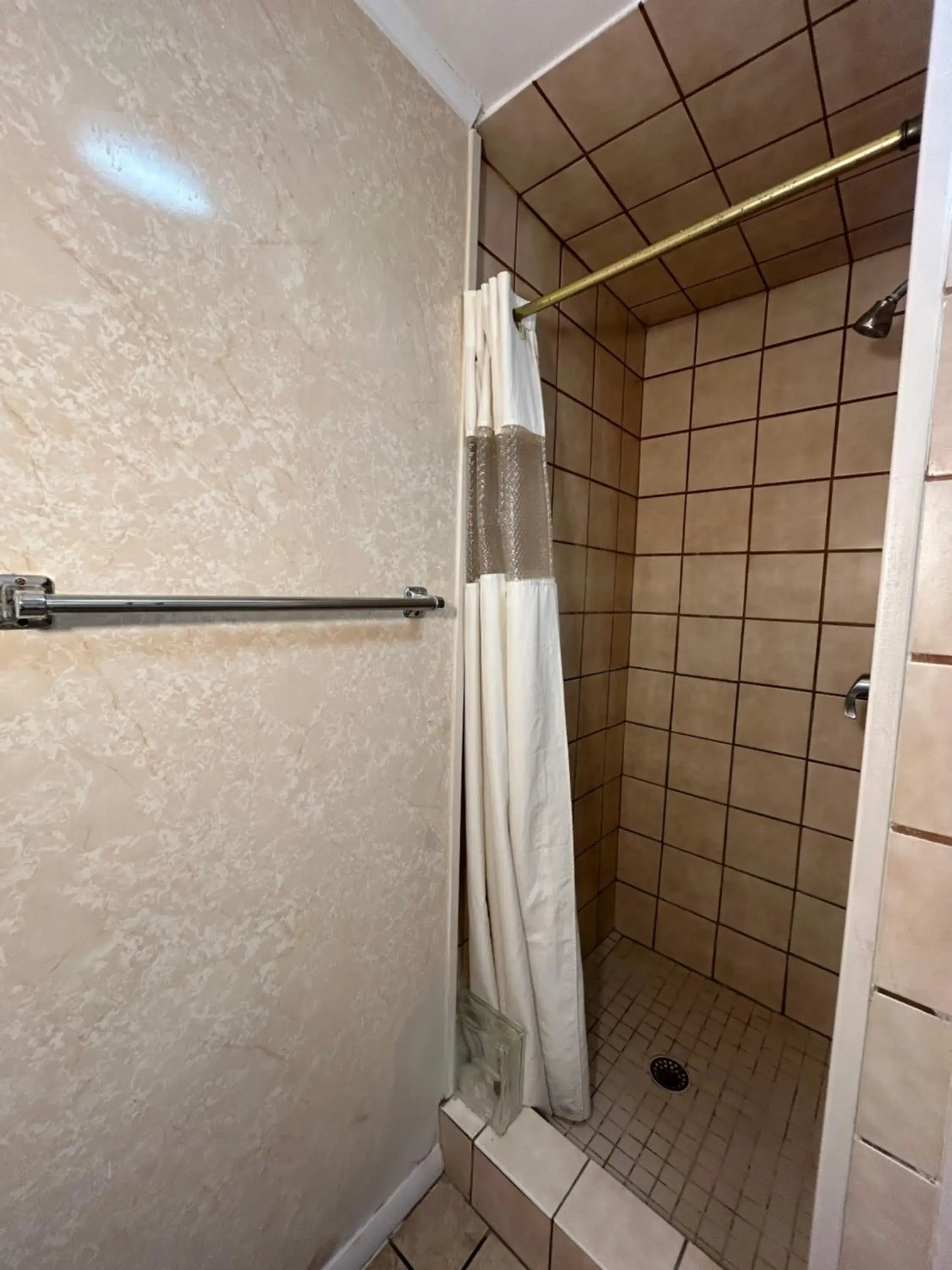 Superior Three Bedroom, Two Bathroom Apartment, City View in Wilmington Terrace Superior Three Bedroom, Two Bathroom Apartment, City View in Wilmington Terrace