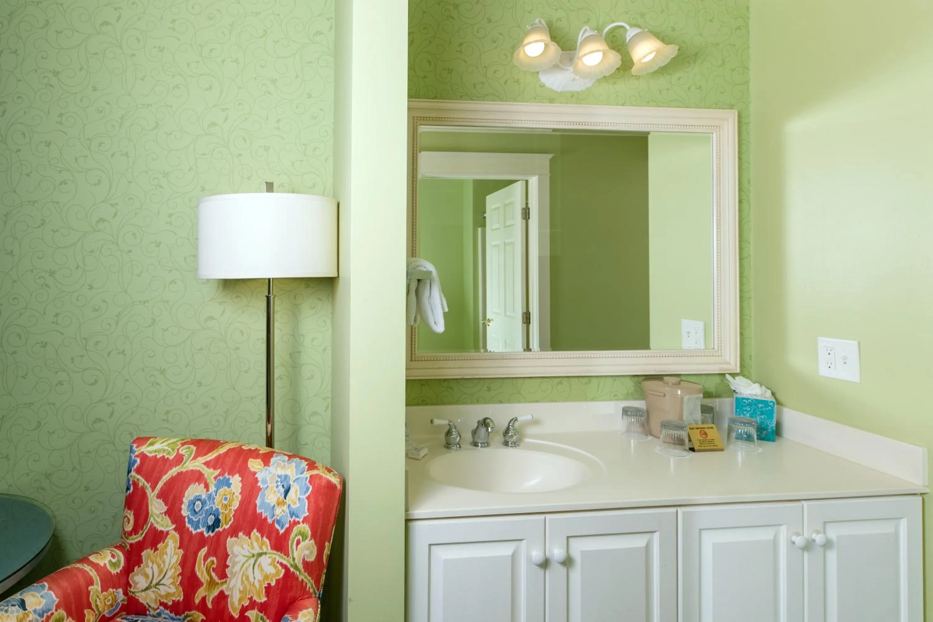 Bathroom in Harbour View Inn