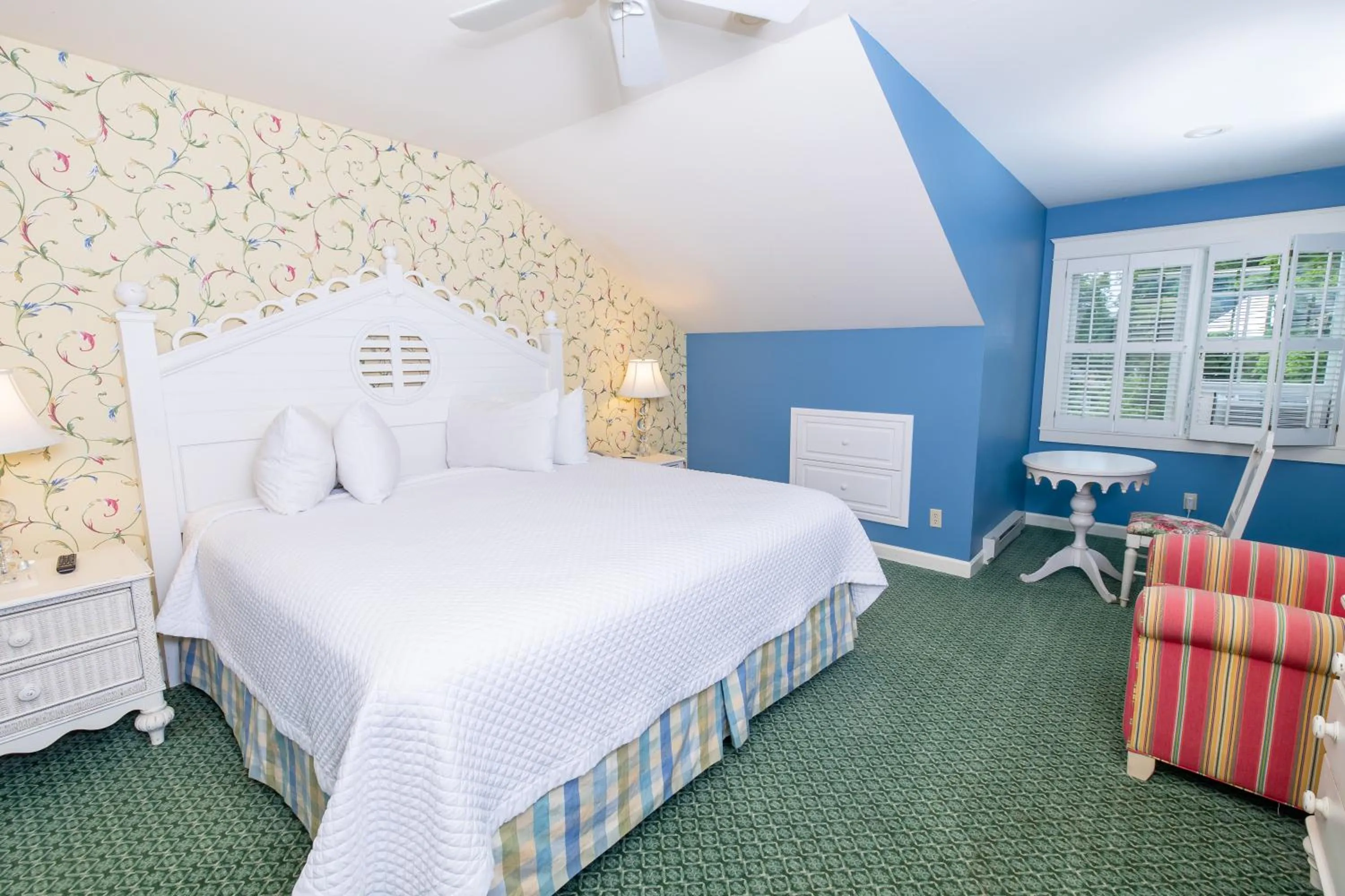 Bed in Harbour View Inn