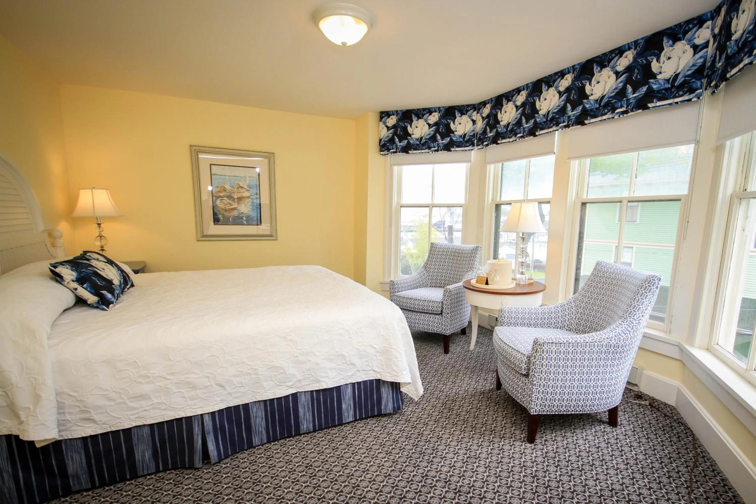 Bed in Harbour View Inn