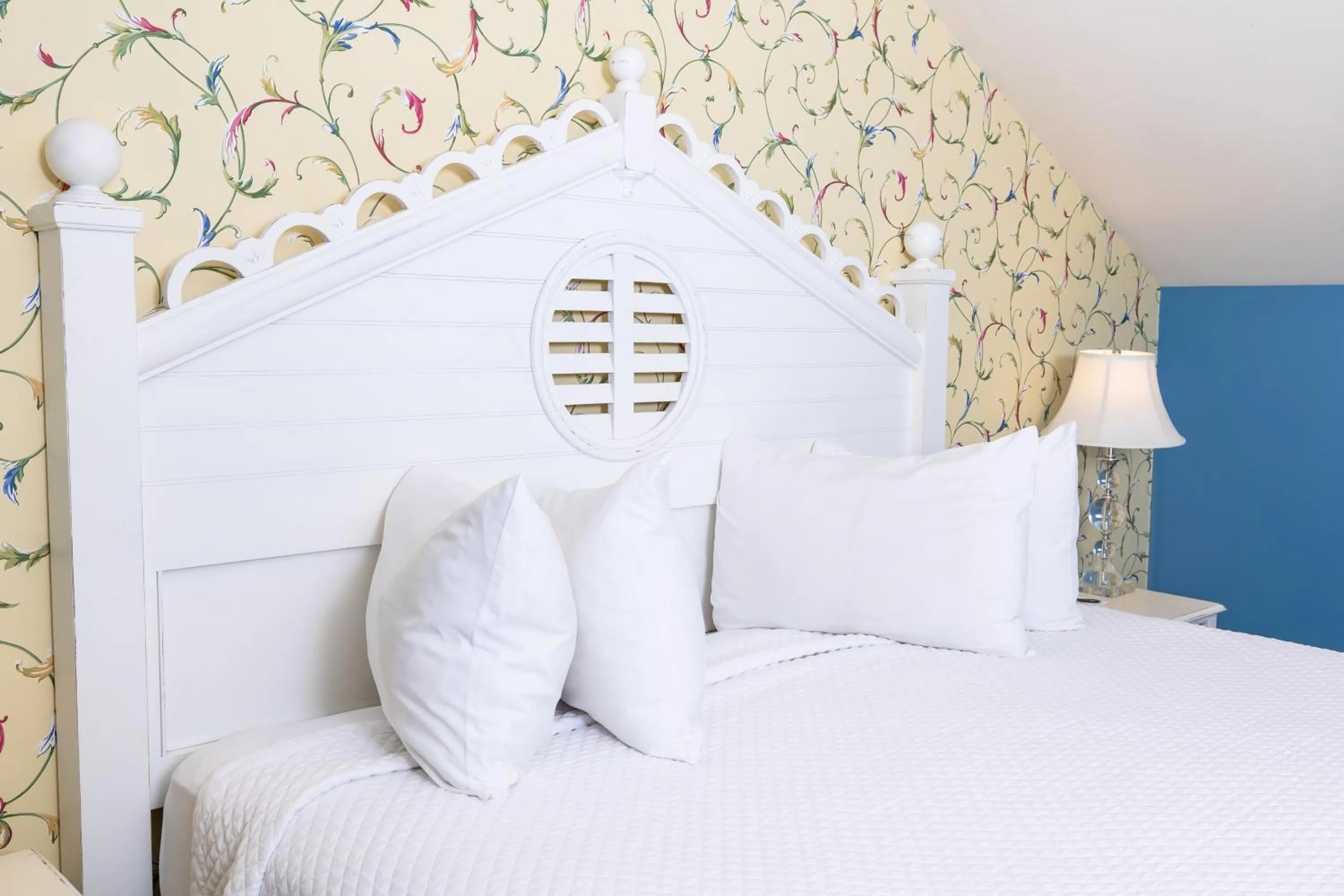 Bedroom in Harbour View Inn