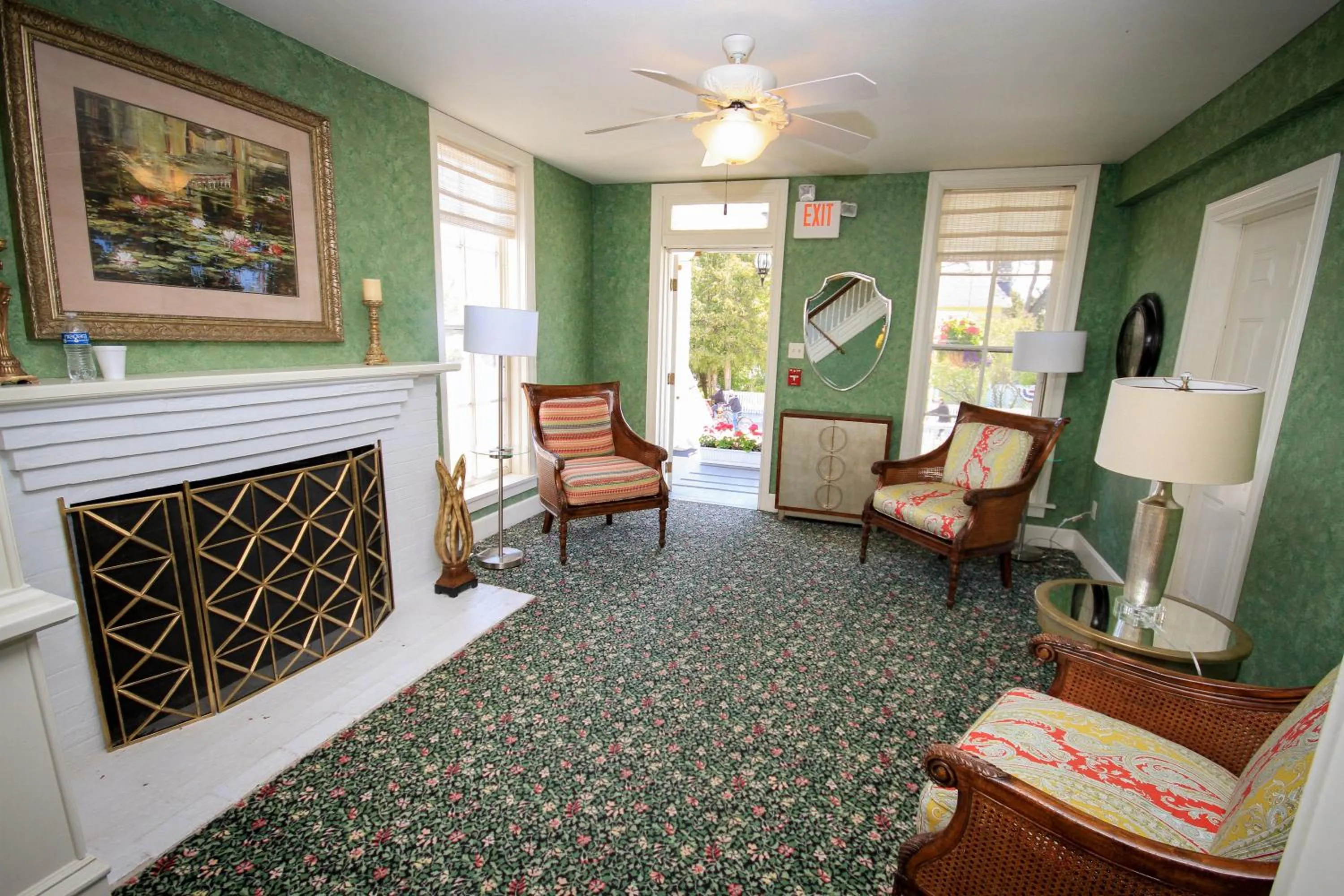 Seating area in Harbour View Inn