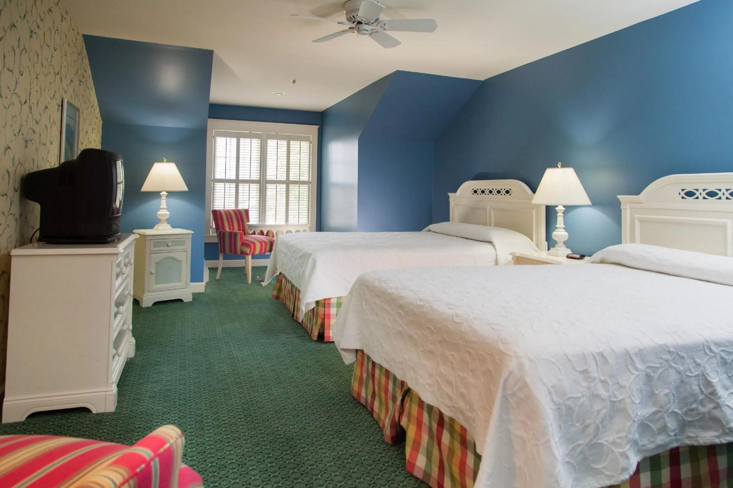 Bed in Harbour View Inn