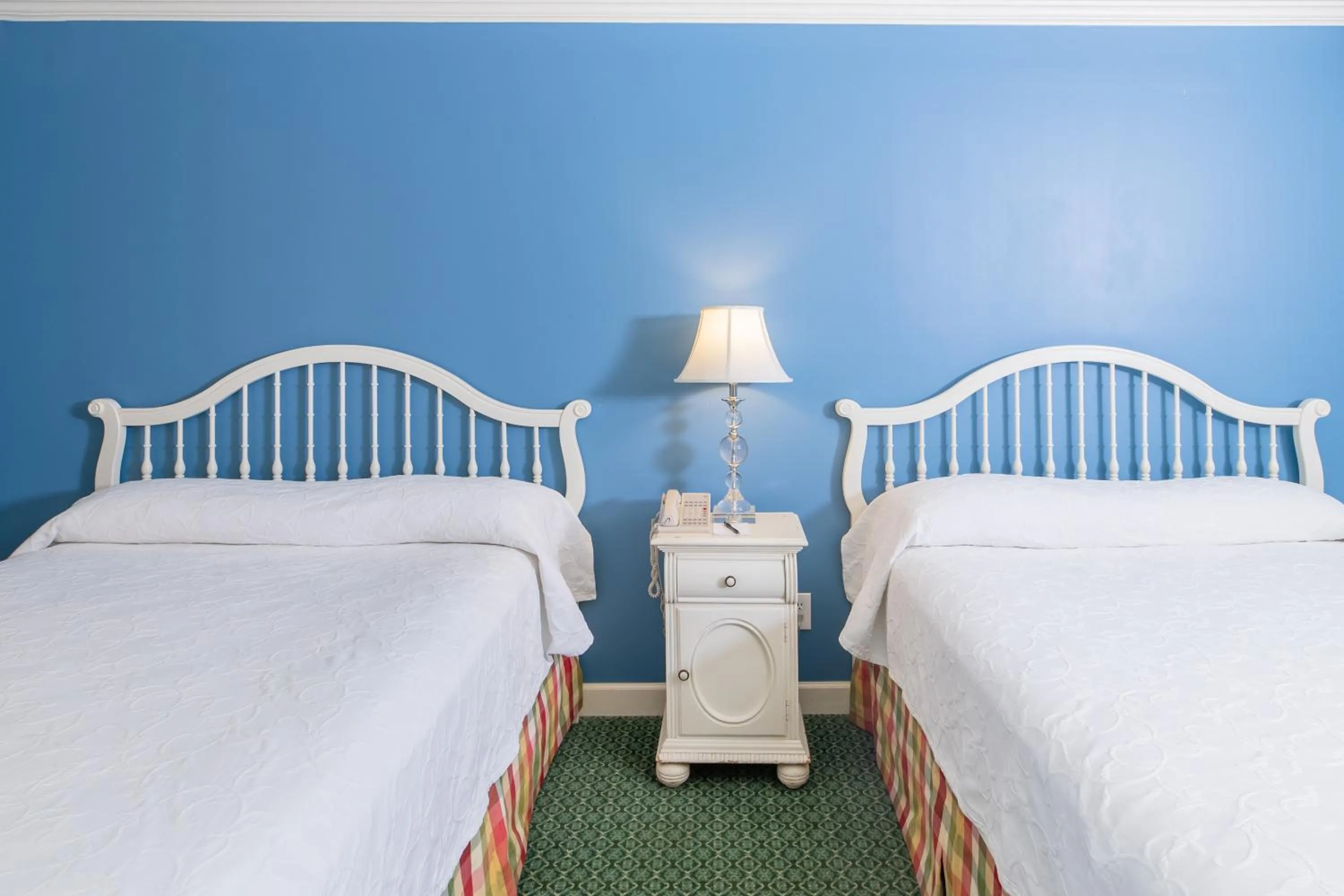 Bed in Harbour View Inn