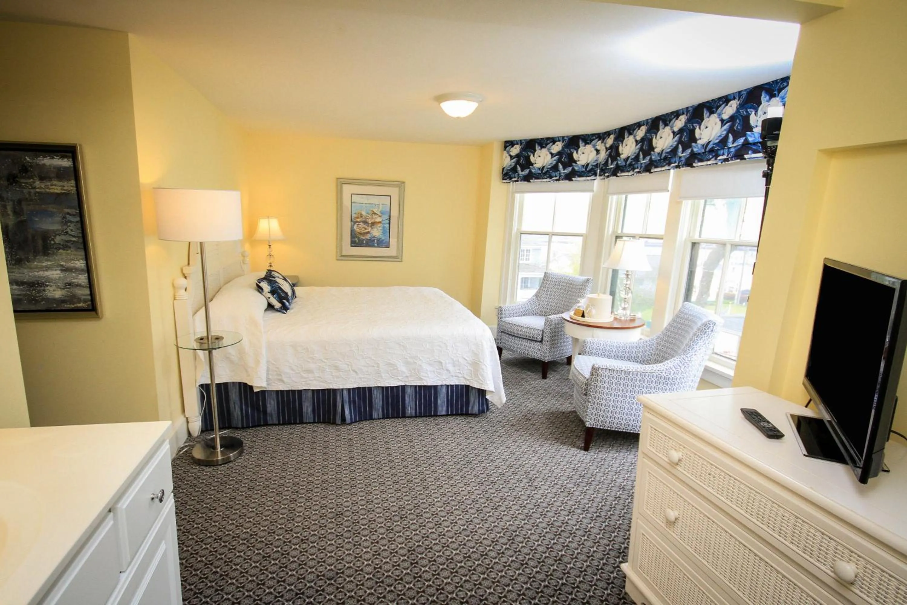 Photo of the whole room in Harbour View Inn