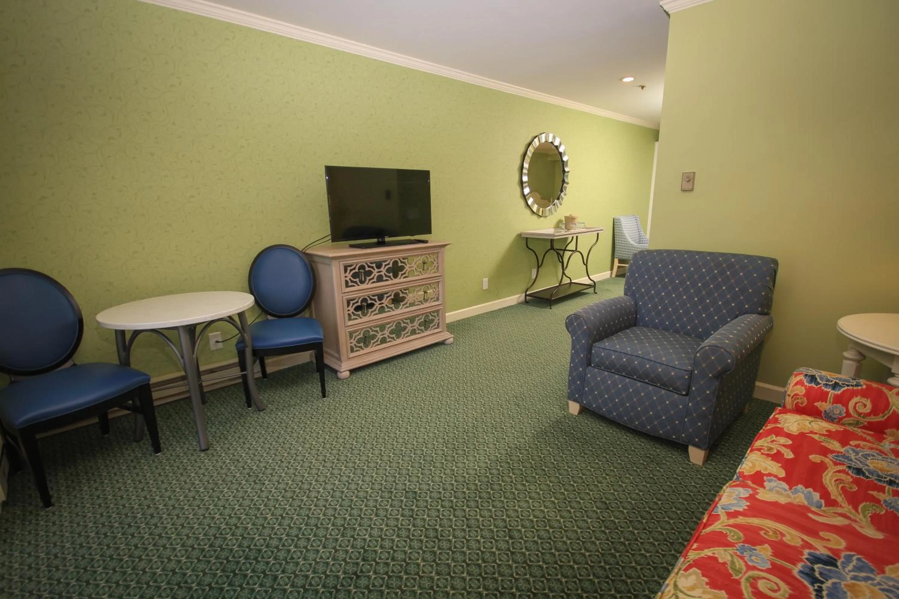 Living room in Harbour View Inn