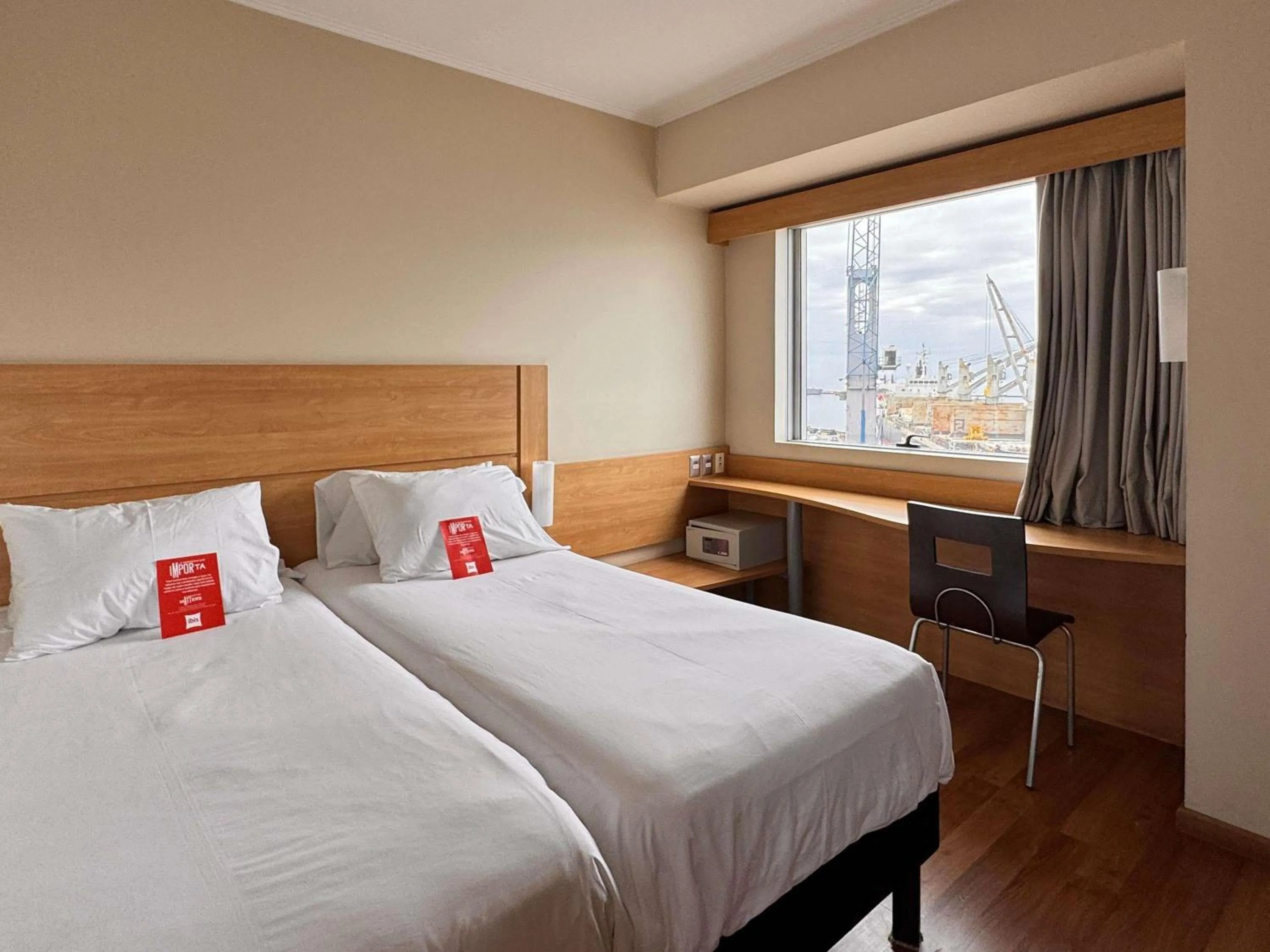 Bedroom, Bed in ibis Valparaiso