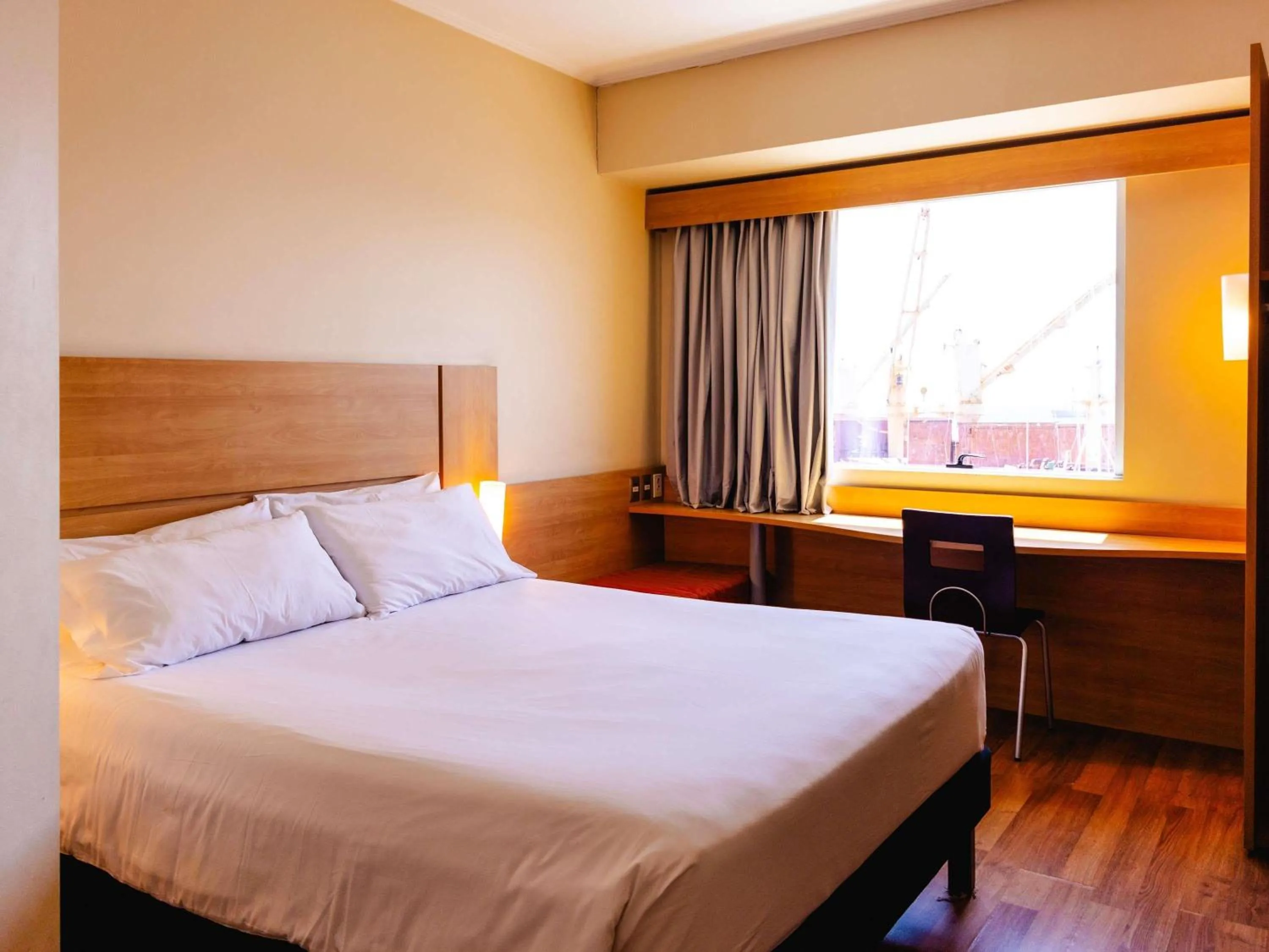 Bedroom, Bed in ibis Valparaiso