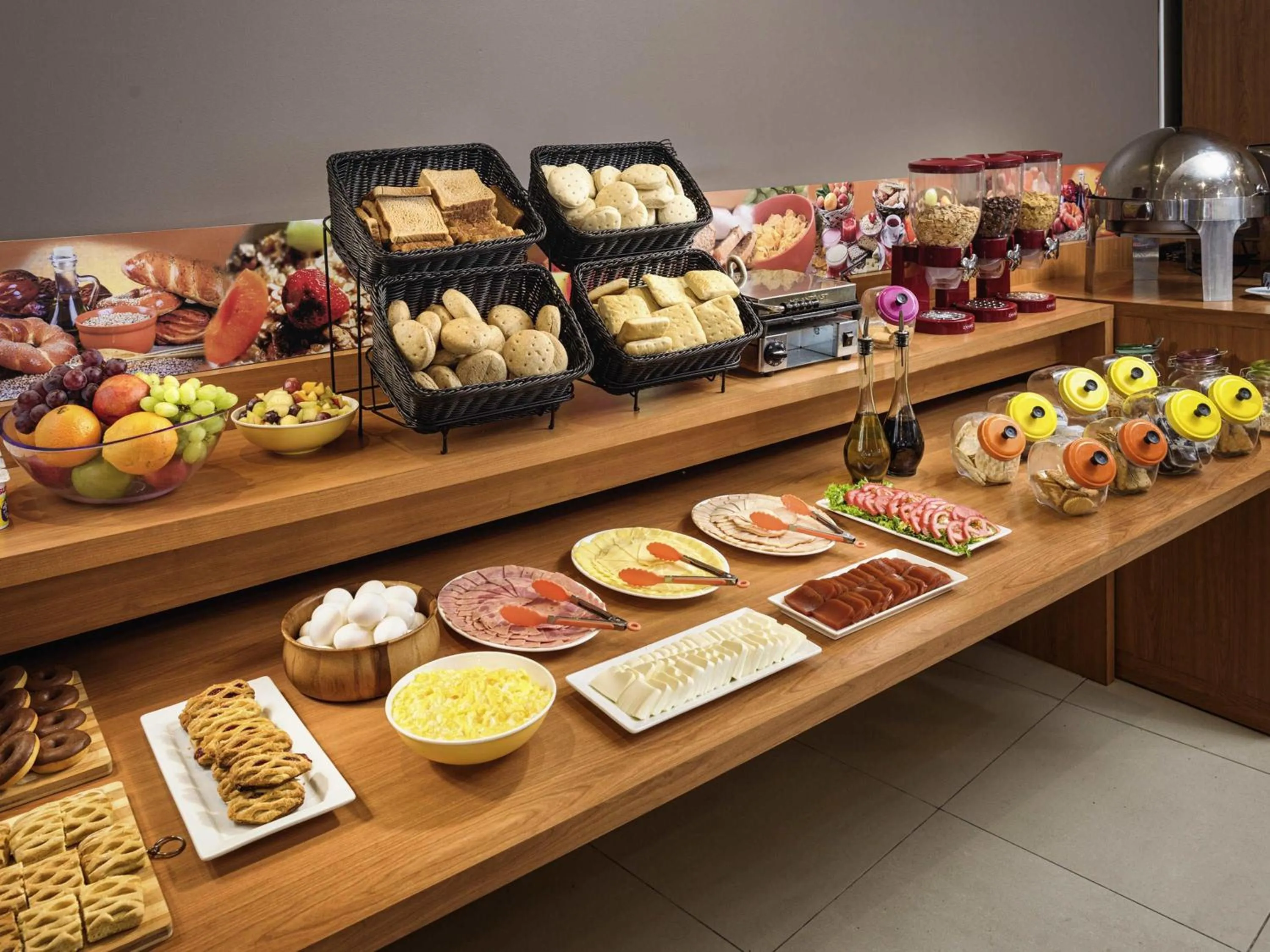 Lounge or bar in ibis Valparaiso