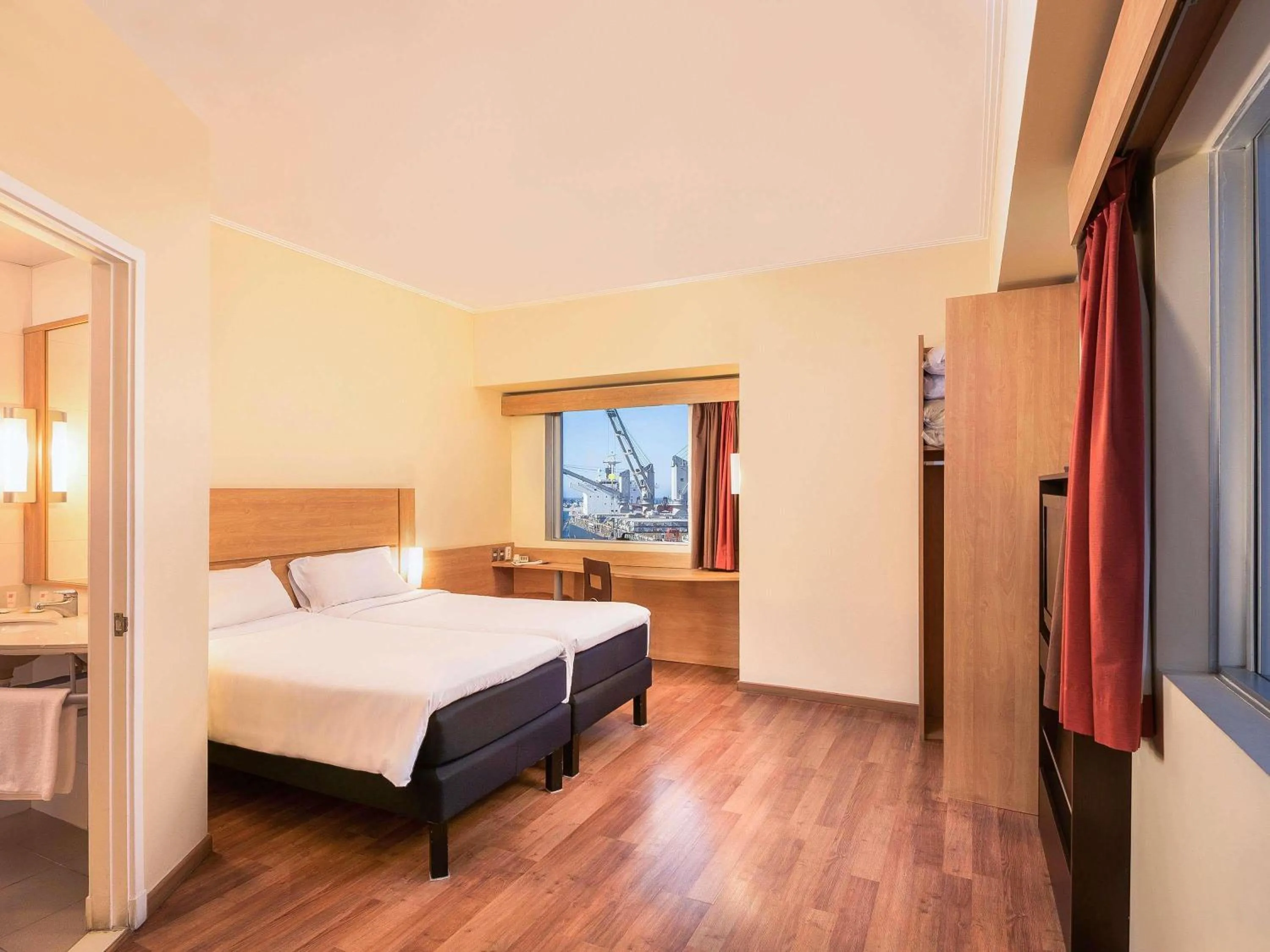 Bedroom, Bed in ibis Valparaiso