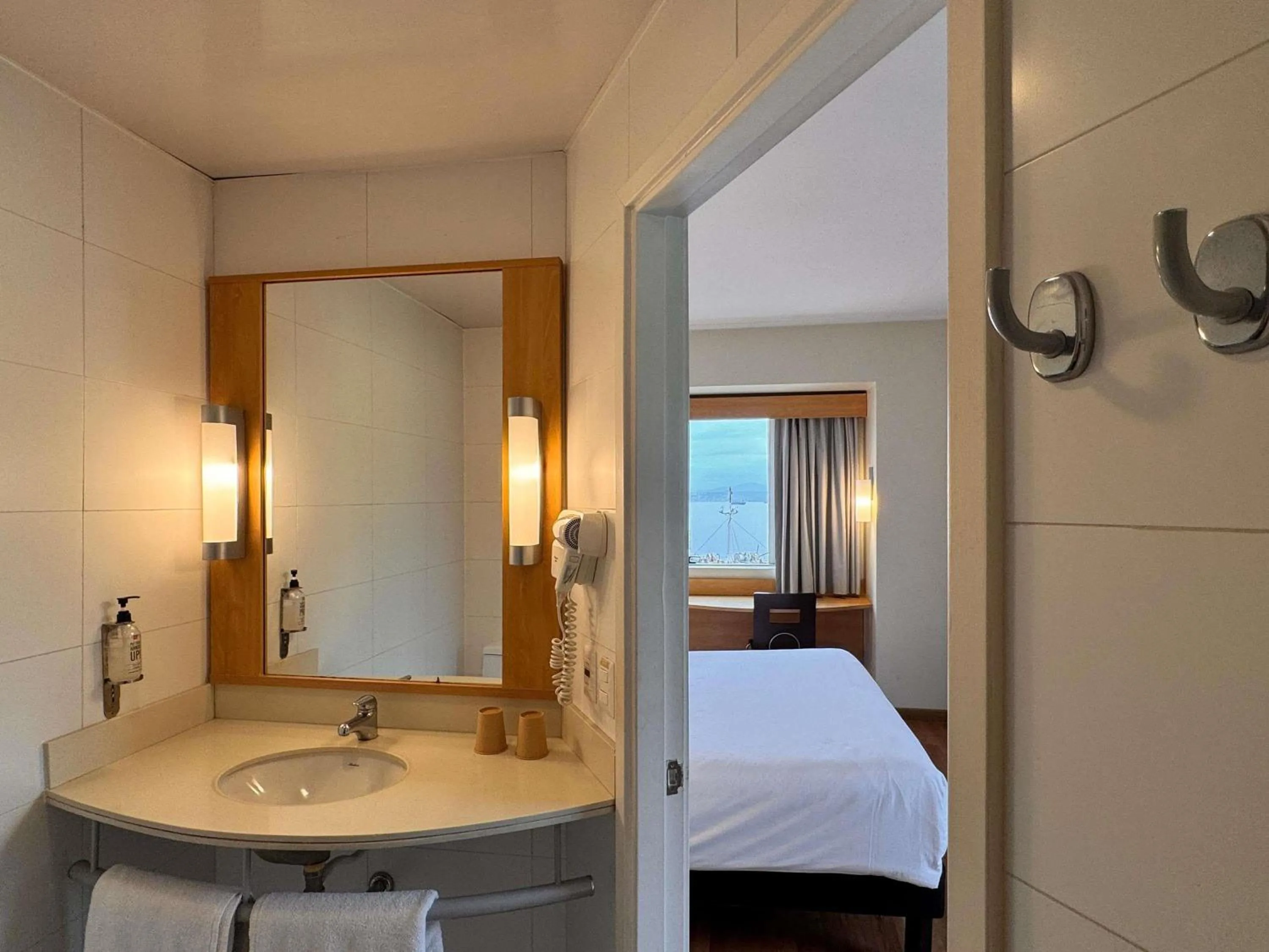 Bedroom, Bed in ibis Valparaiso